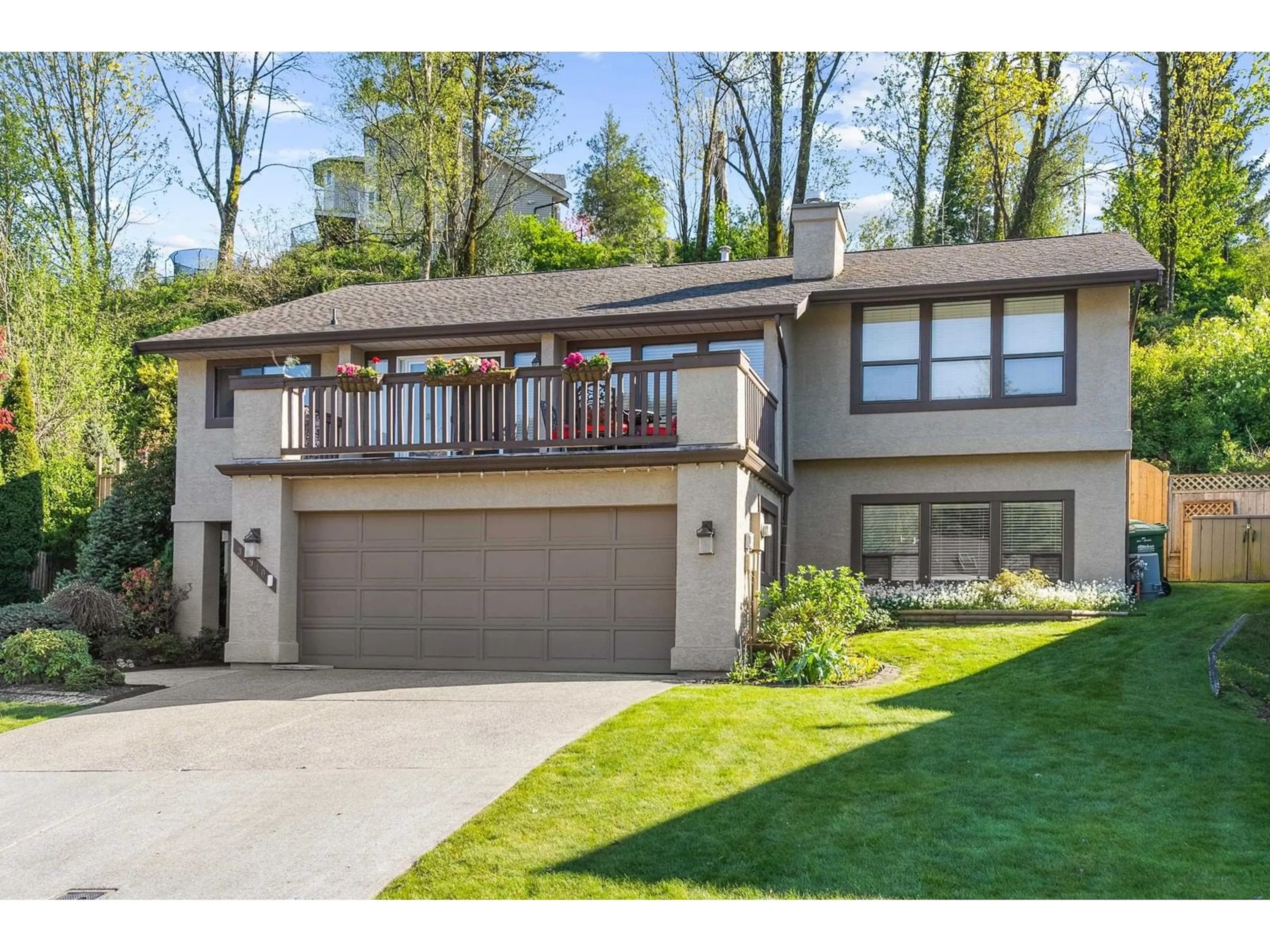 Home with vinyl exterior material, street for 35940 SUNDEW, Abbotsford British Columbia V3G1E9