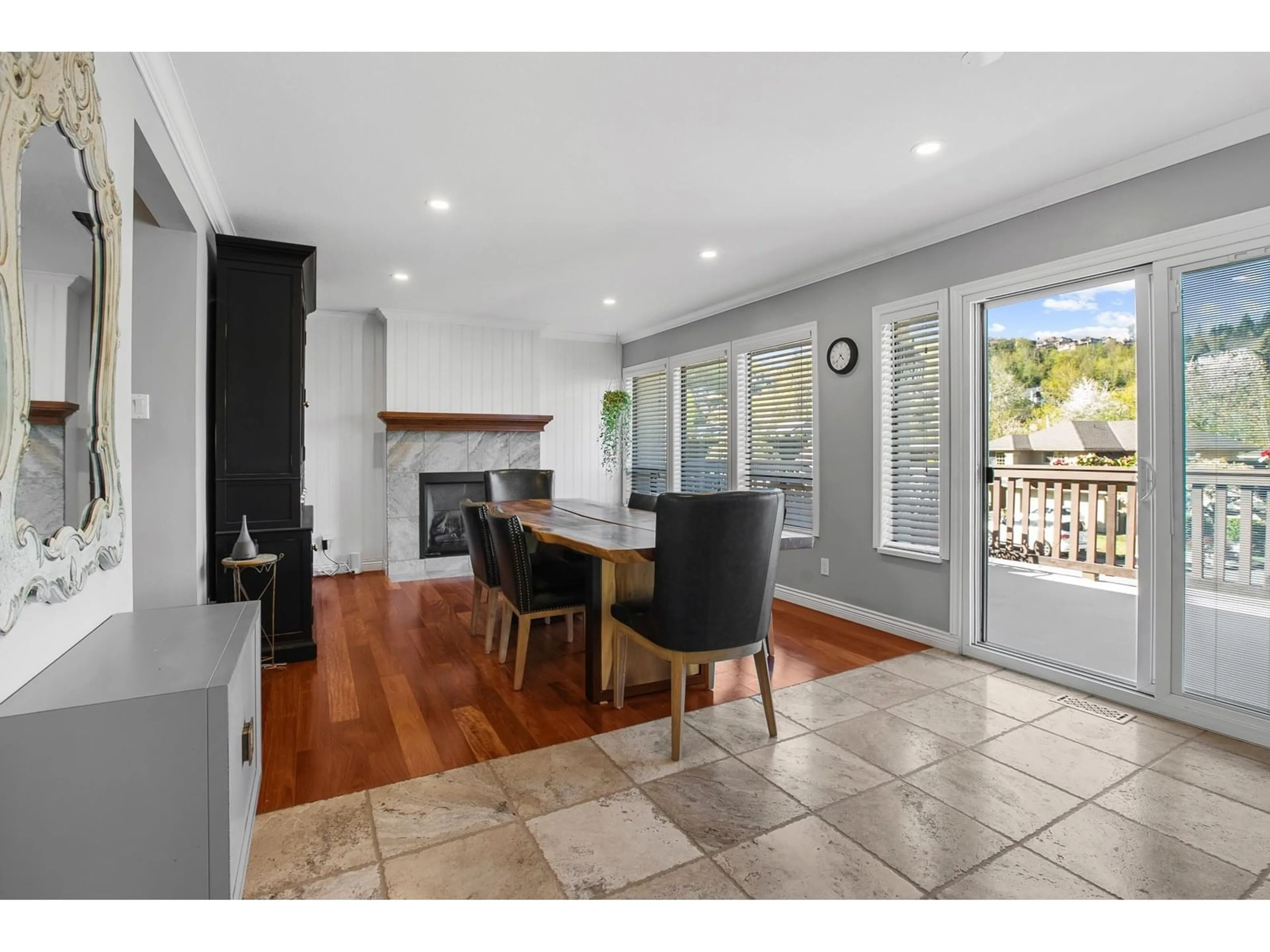 Open concept kitchen, unknown for 35940 SUNDEW, Abbotsford British Columbia V3G1E9