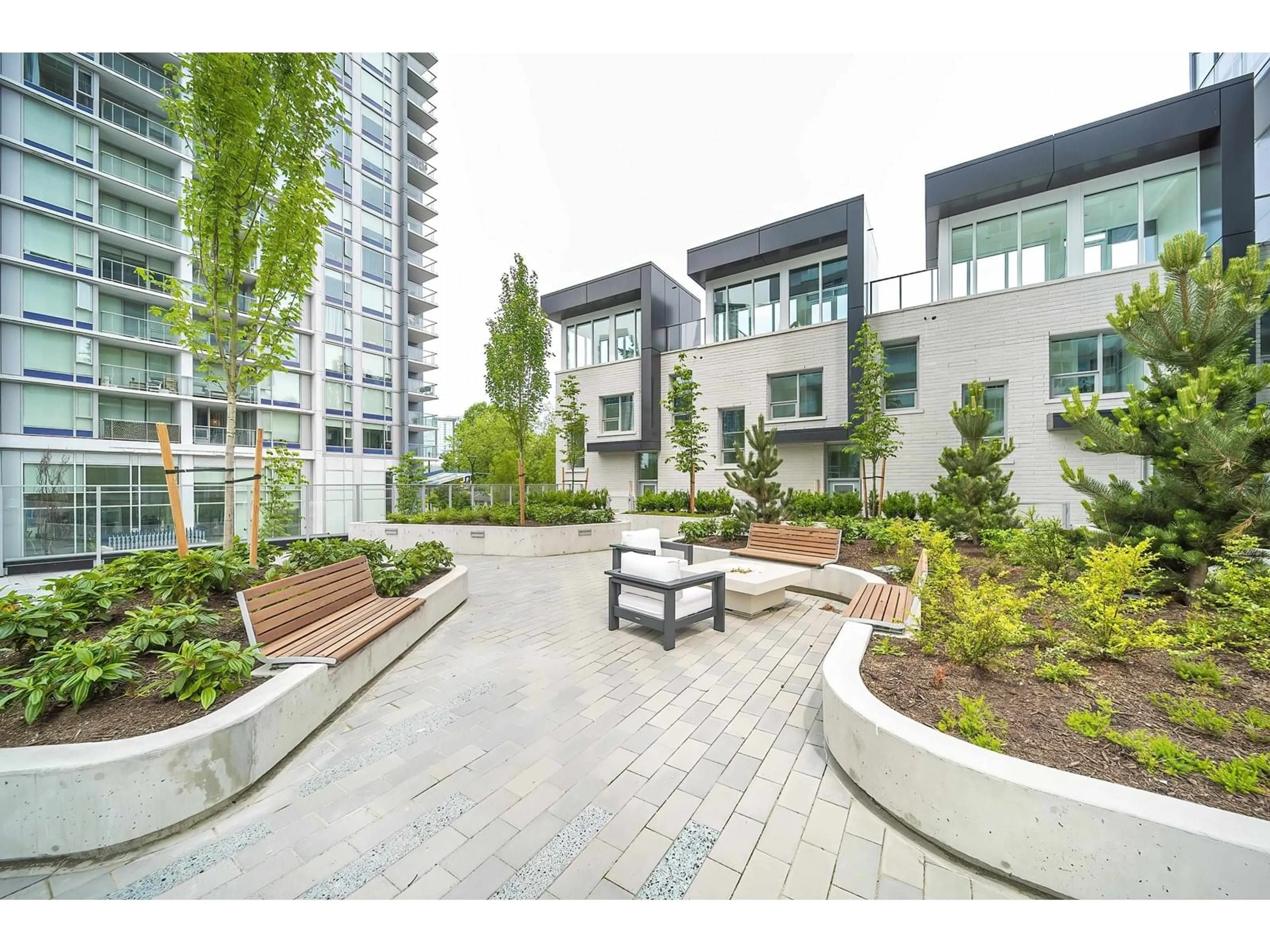 Patio, street for 3301 - 13768 100, Surrey British Columbia V3T0V2