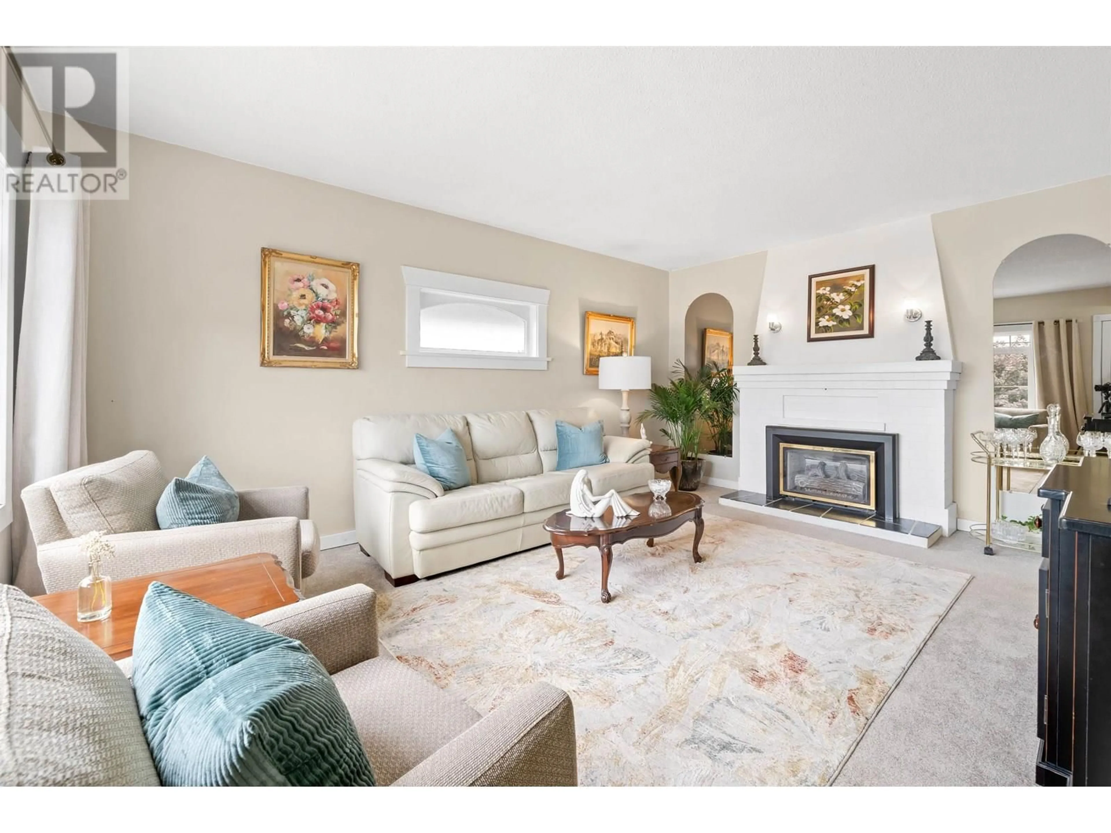 Living room with furniture, unknown for 221 RICHMOND STREET, New Westminster British Columbia V3L4B5