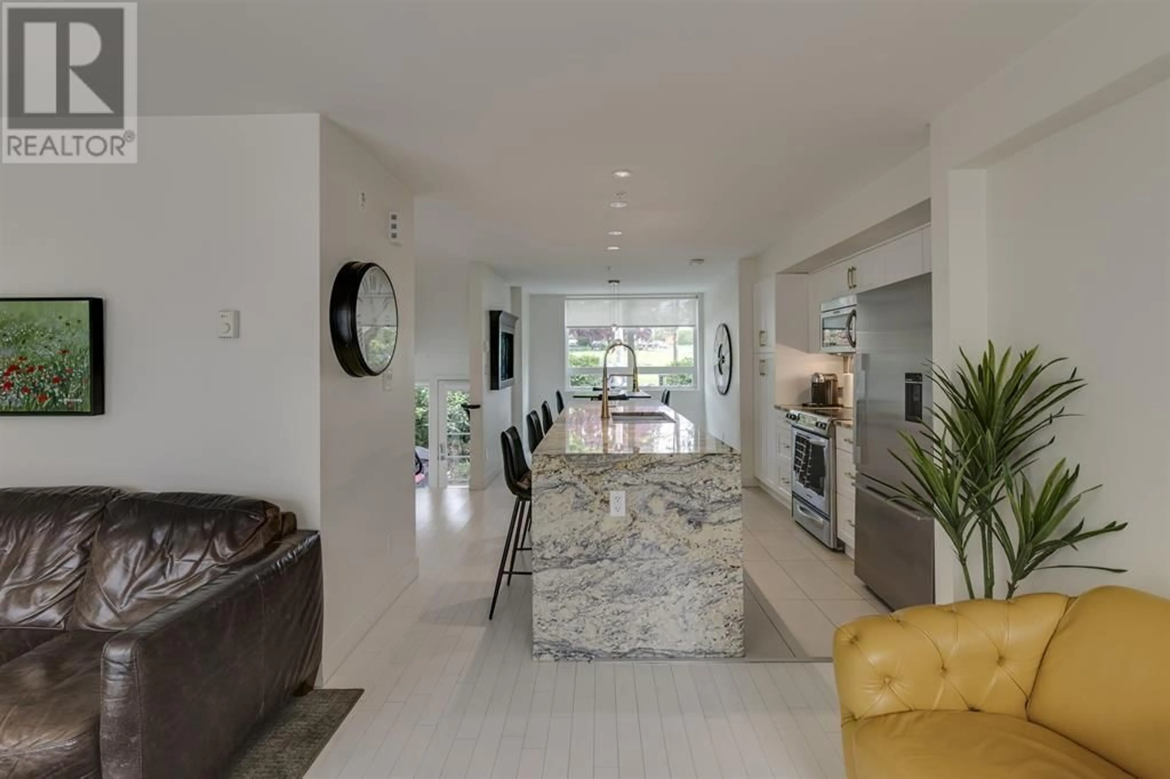 Unknown for 4 - 265 8TH STREET, North Vancouver British Columbia V7L1Y9