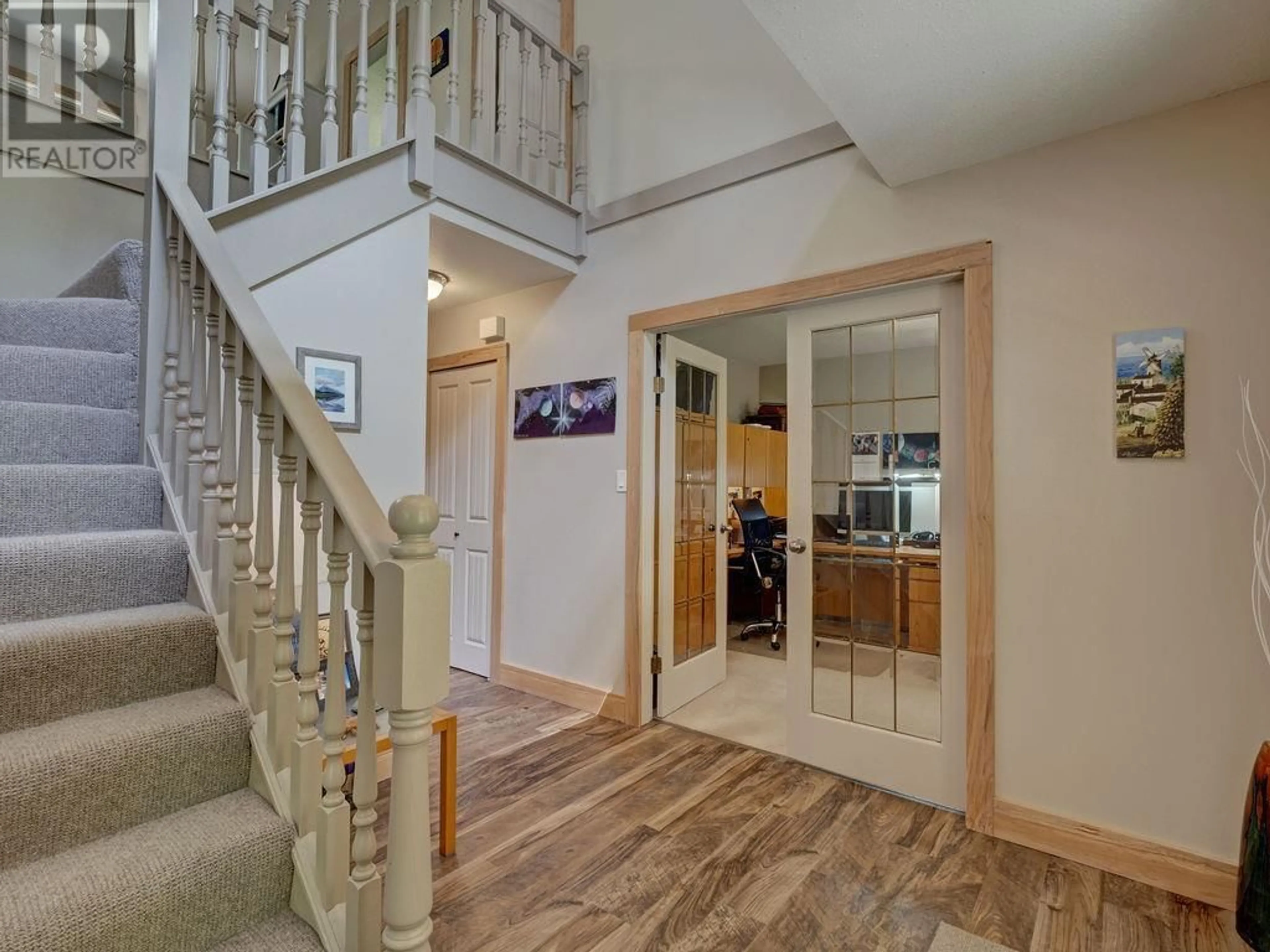 Indoor foyer for 1317 LOCKYER ROAD, Roberts Creek British Columbia V0N2W1