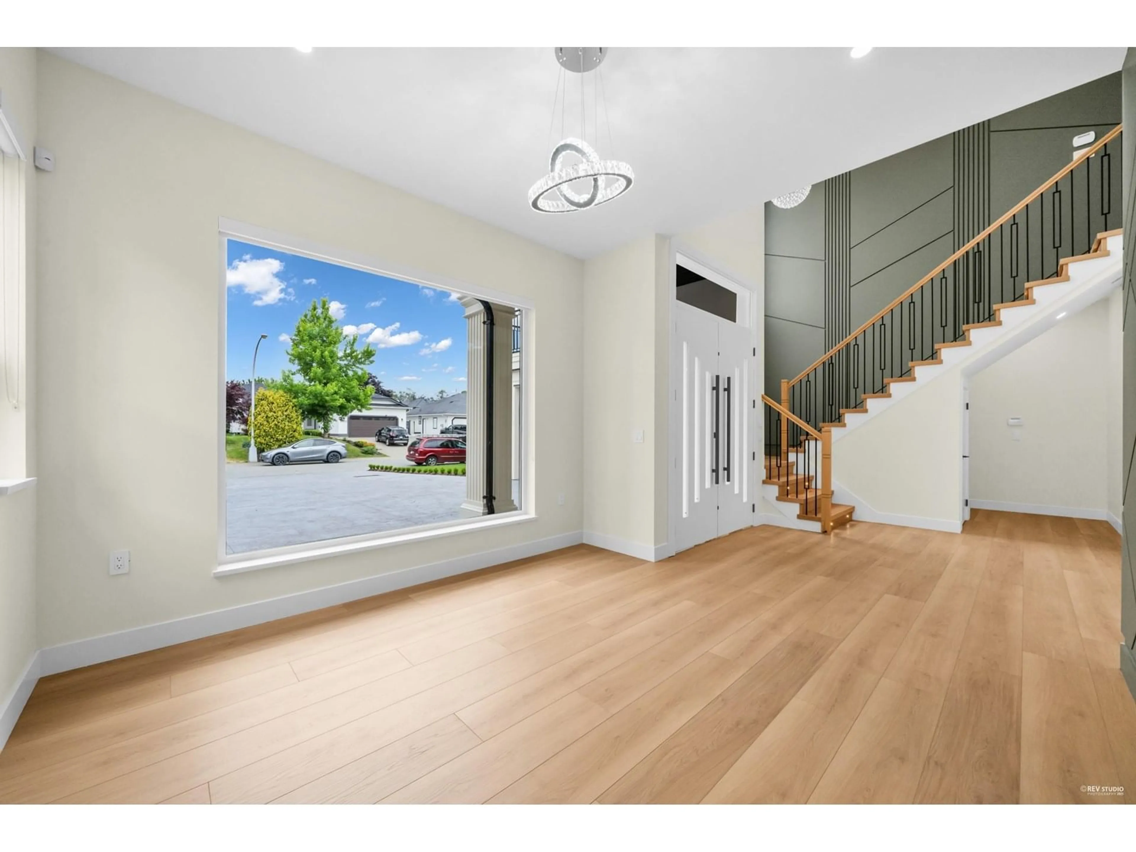 Indoor entryway for 18668 56A, Surrey British Columbia V3S7Y2