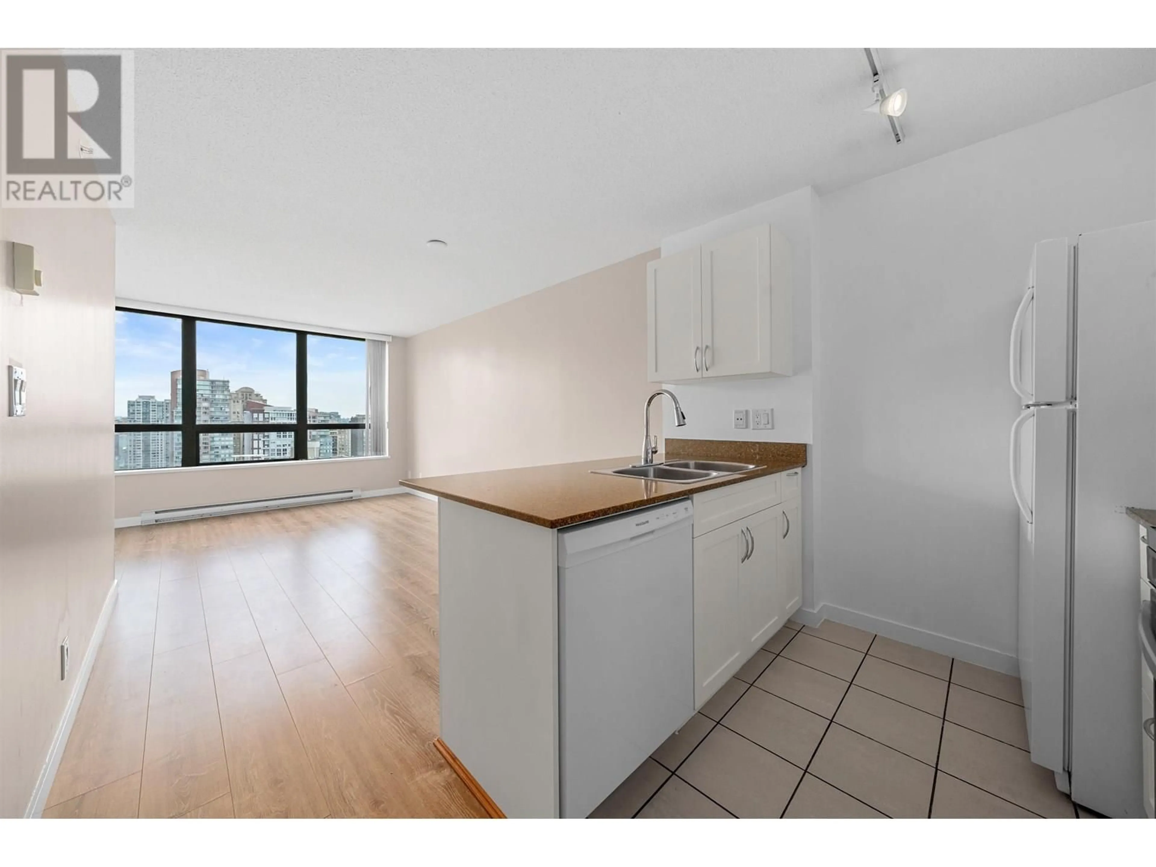 Standard kitchen, unknown for 1923 - 938 SMITHE STREET, Vancouver British Columbia V6Z3H8