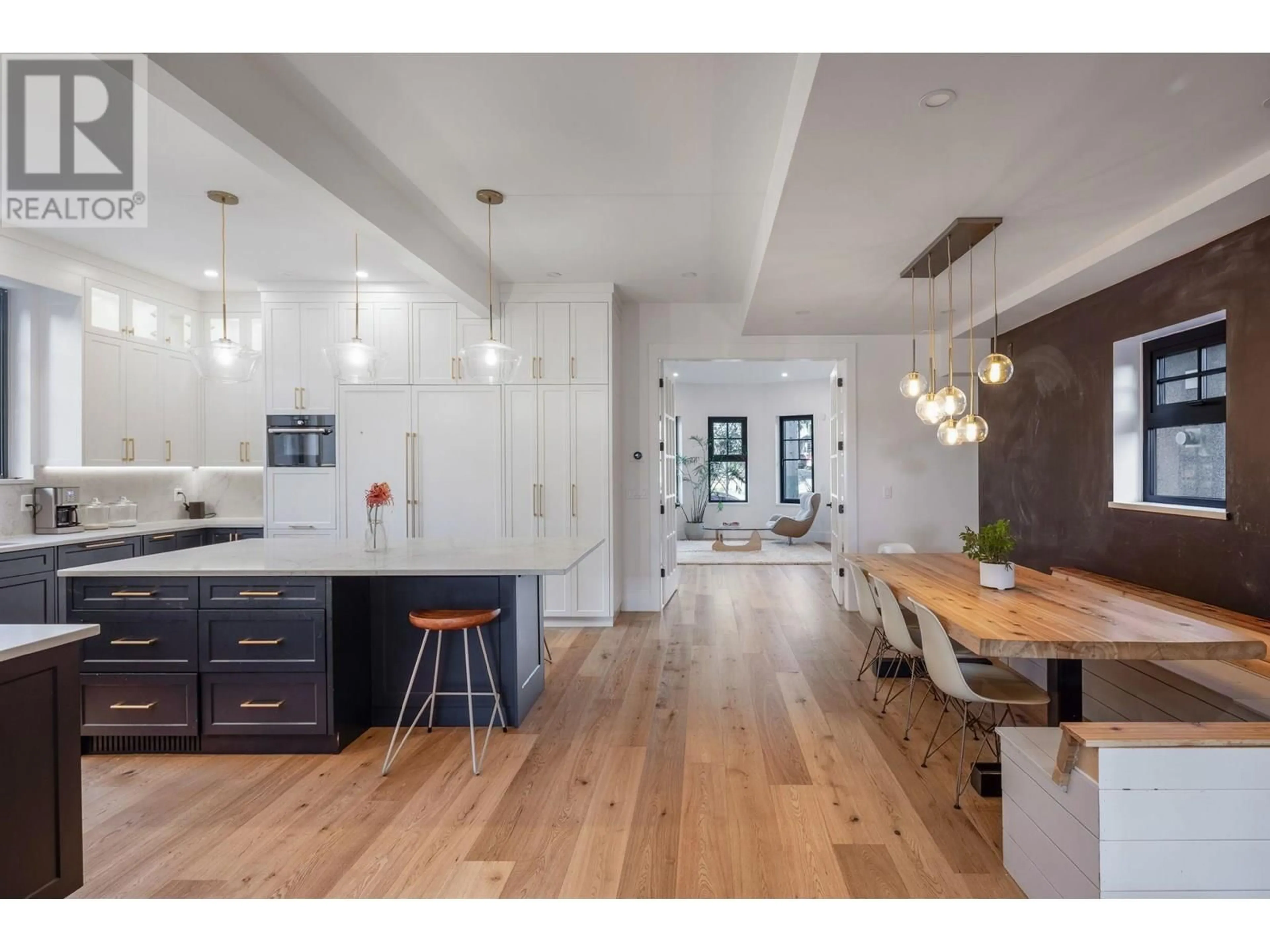 Open concept kitchen, wood/laminate floor for 614 FOURTH AVENUE, New Westminster British Columbia V3M1S4