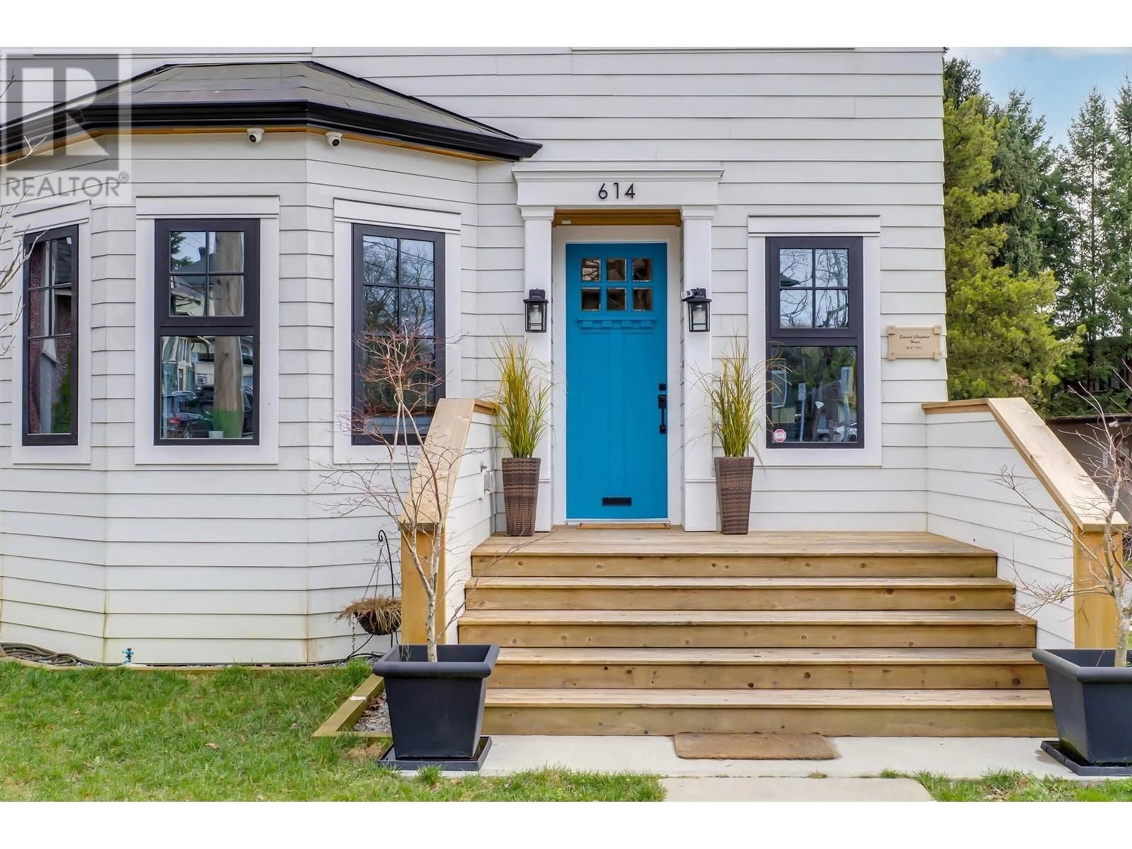 Home with vinyl exterior material, street for 614 FOURTH AVENUE, New Westminster British Columbia V3M1S4