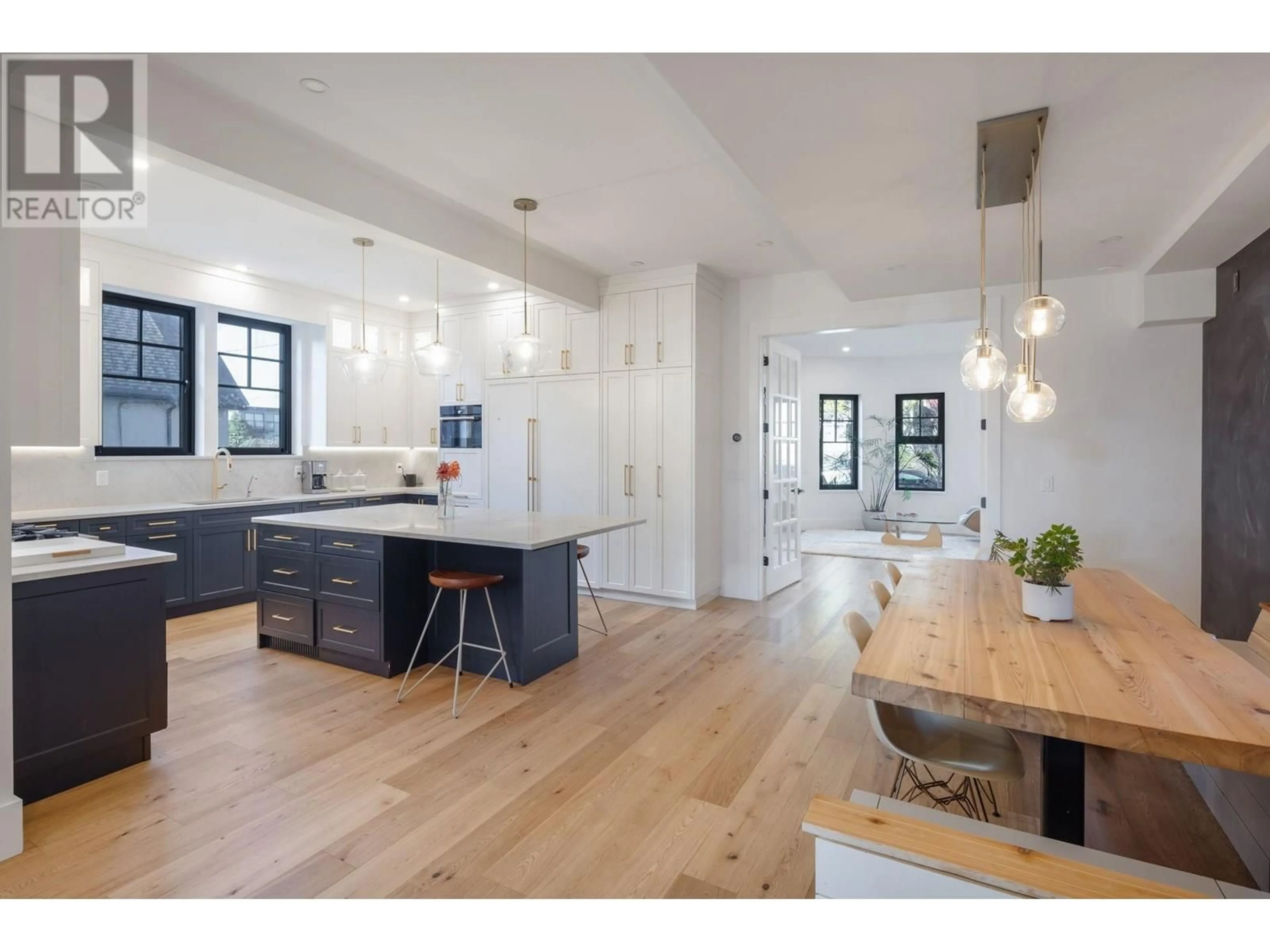 Open concept kitchen, wood/laminate floor for 614 FOURTH AVENUE, New Westminster British Columbia V3M1S4