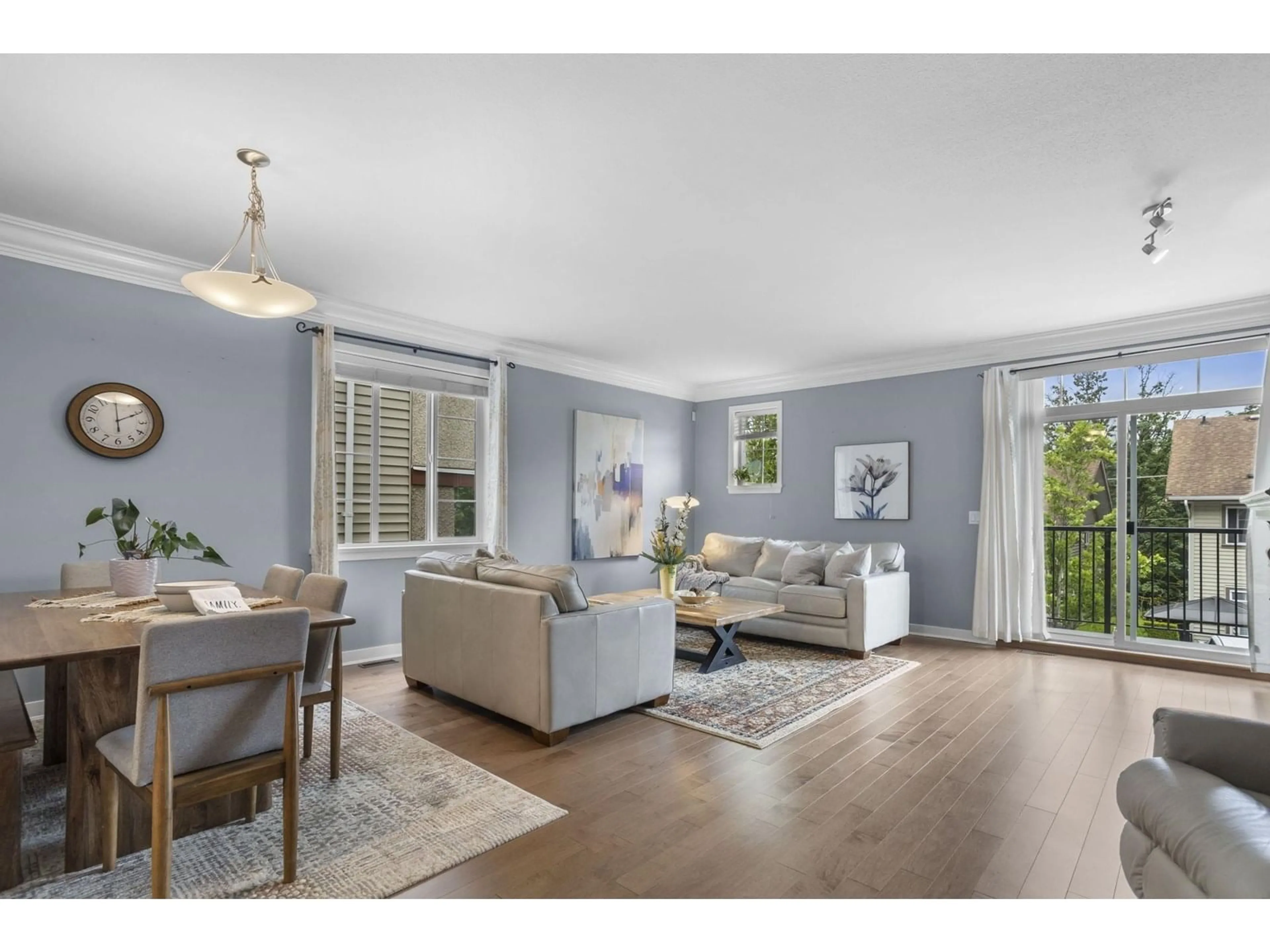 Living room with furniture, wood/laminate floor for 43 - 35626 MCKEE, Abbotsford British Columbia V3G2L6