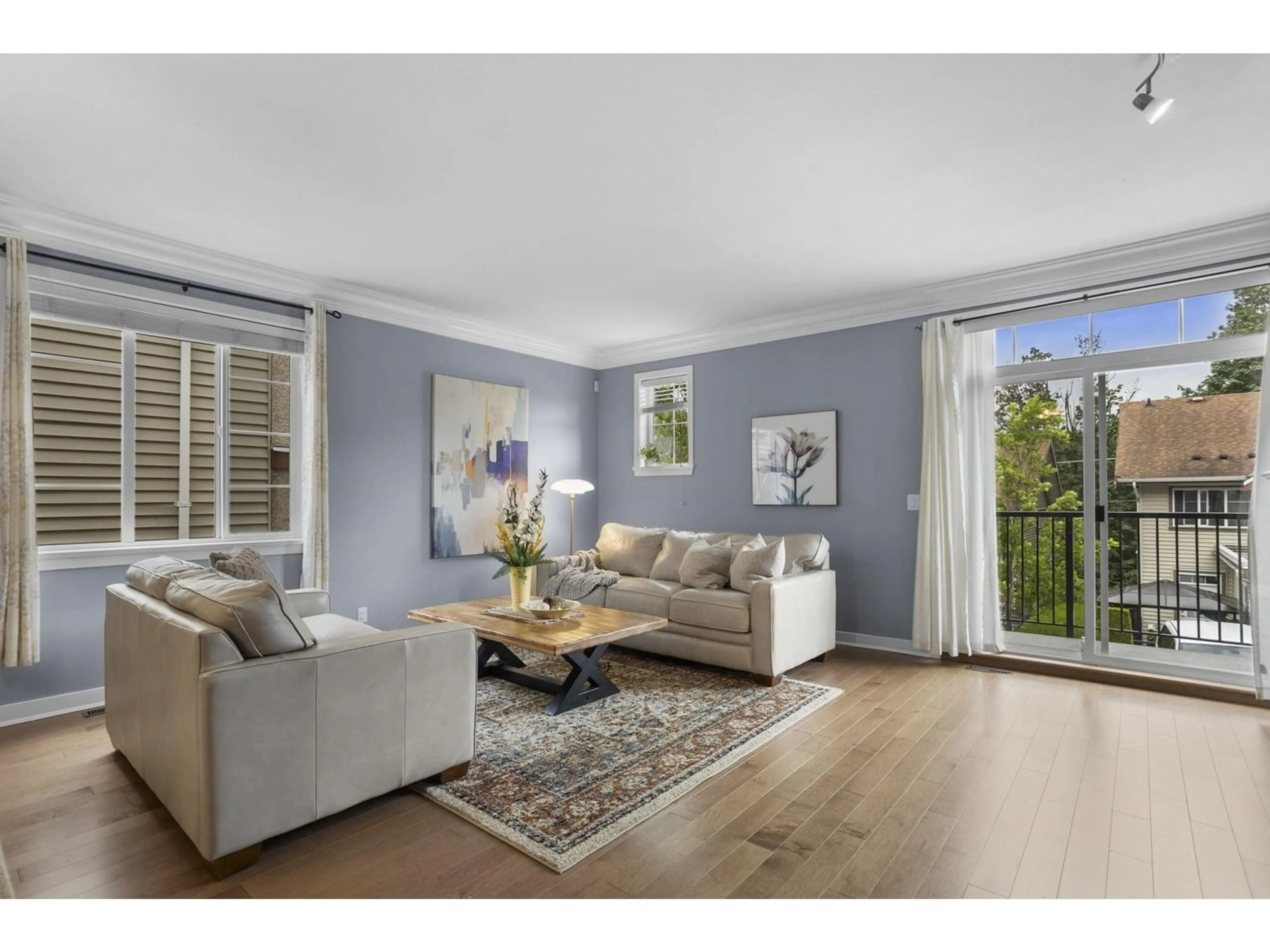 Living room with furniture, wood/laminate floor for 43 - 35626 MCKEE, Abbotsford British Columbia V3G2L6