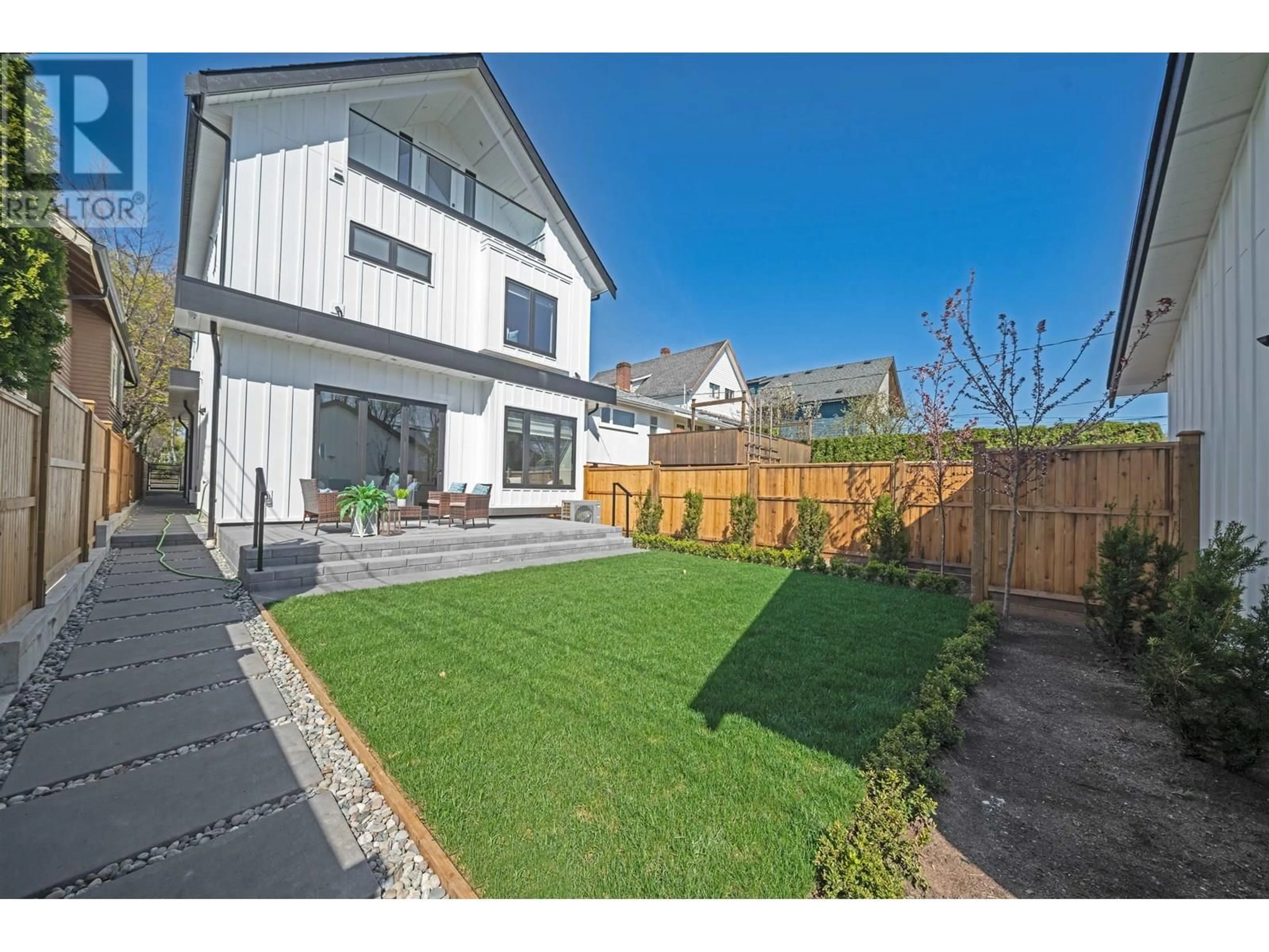 A pic from outside/outdoor area/front of a property/back of a property/a pic from drone, street for 2 - 878 37TH AVENUE, Vancouver British Columbia V5W1G2