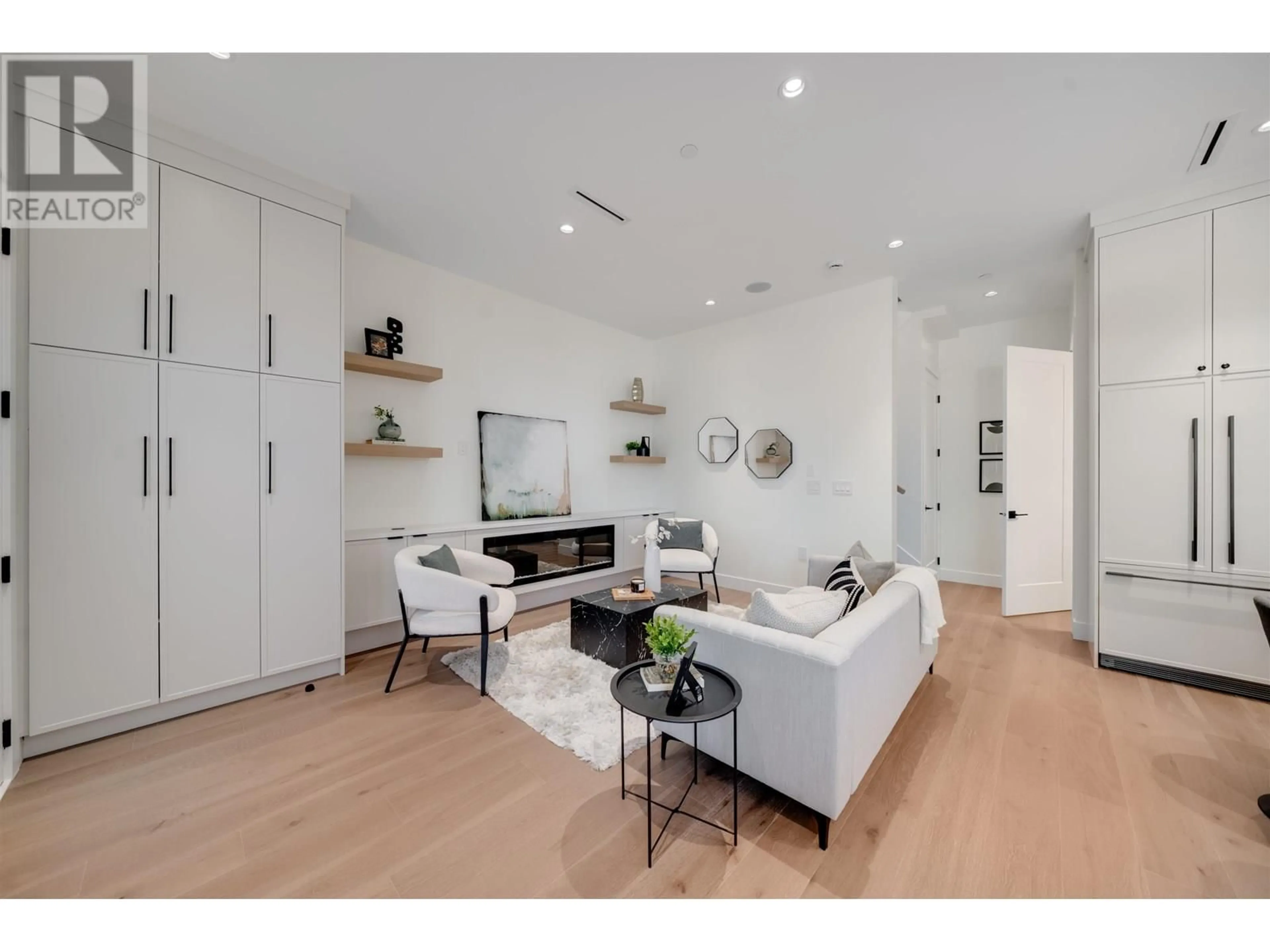 Living room with furniture, wood/laminate floor for 1 - 878 37TH AVENUE, Vancouver British Columbia V5W1G2