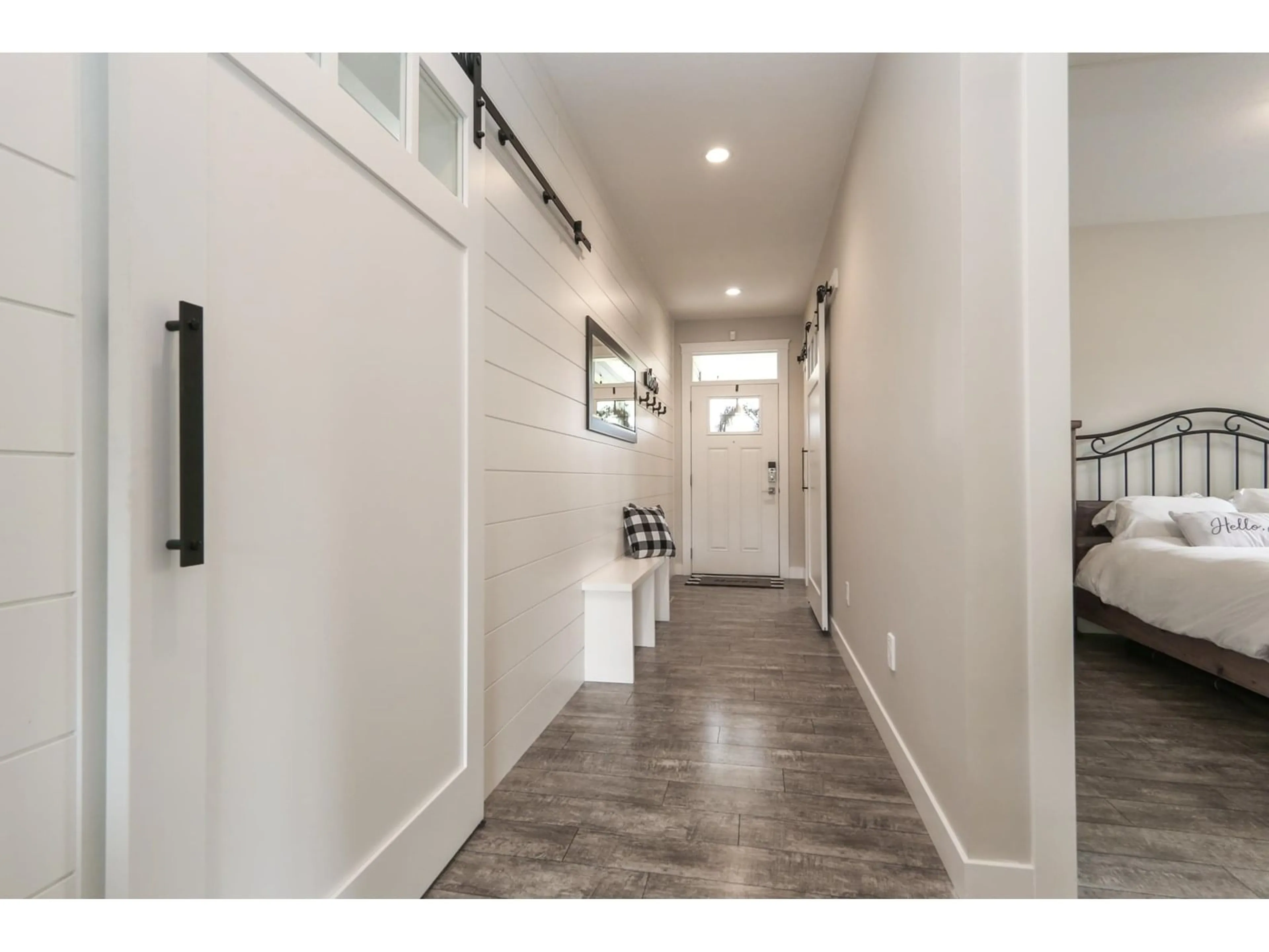 Indoor entryway for 28 - 6211 CHILLIWACK RIVER ROAD, Chilliwack British Columbia V2R6A7