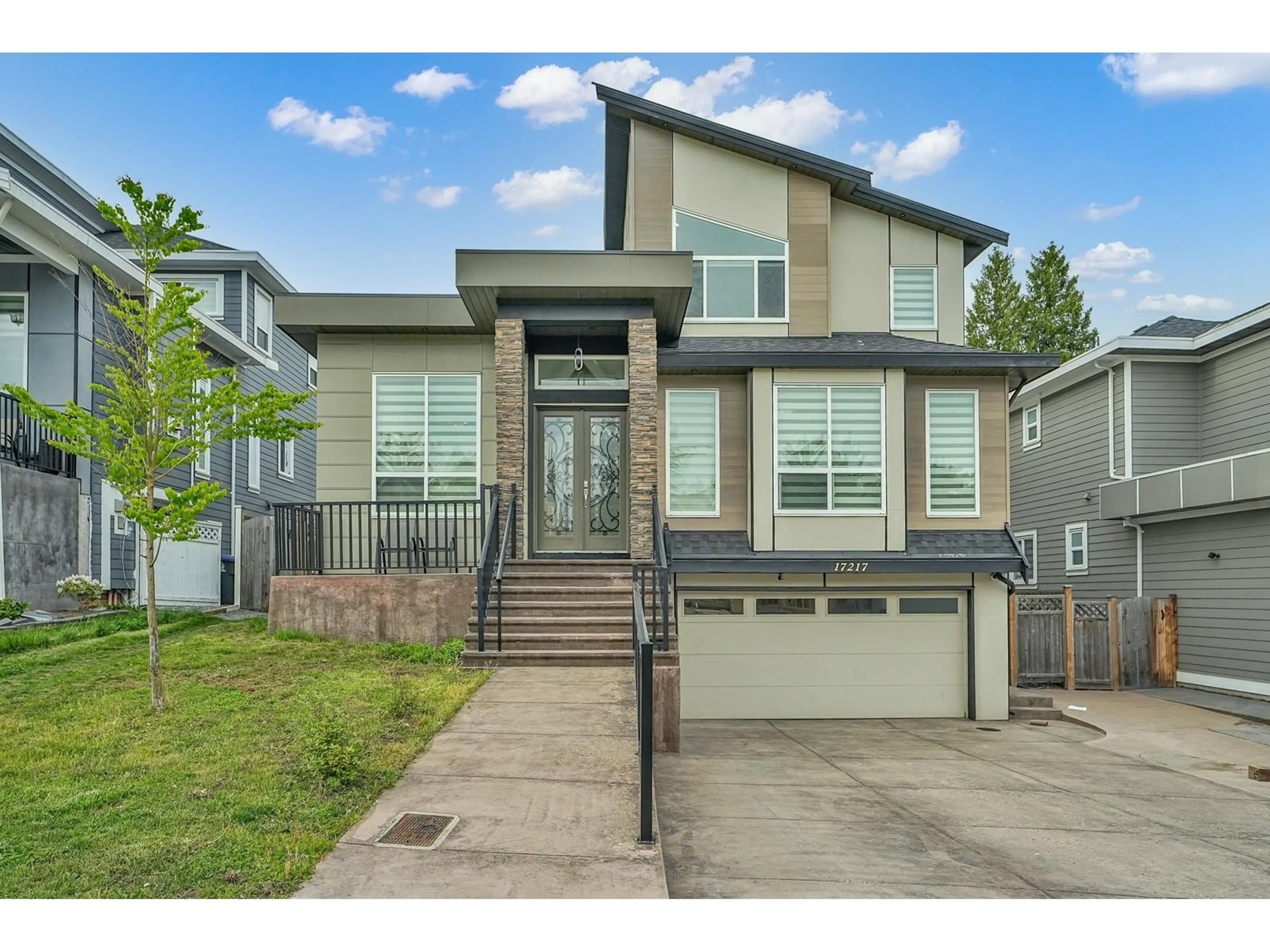 Home with vinyl exterior material, street for 17217 59, Surrey British Columbia V3S8T7