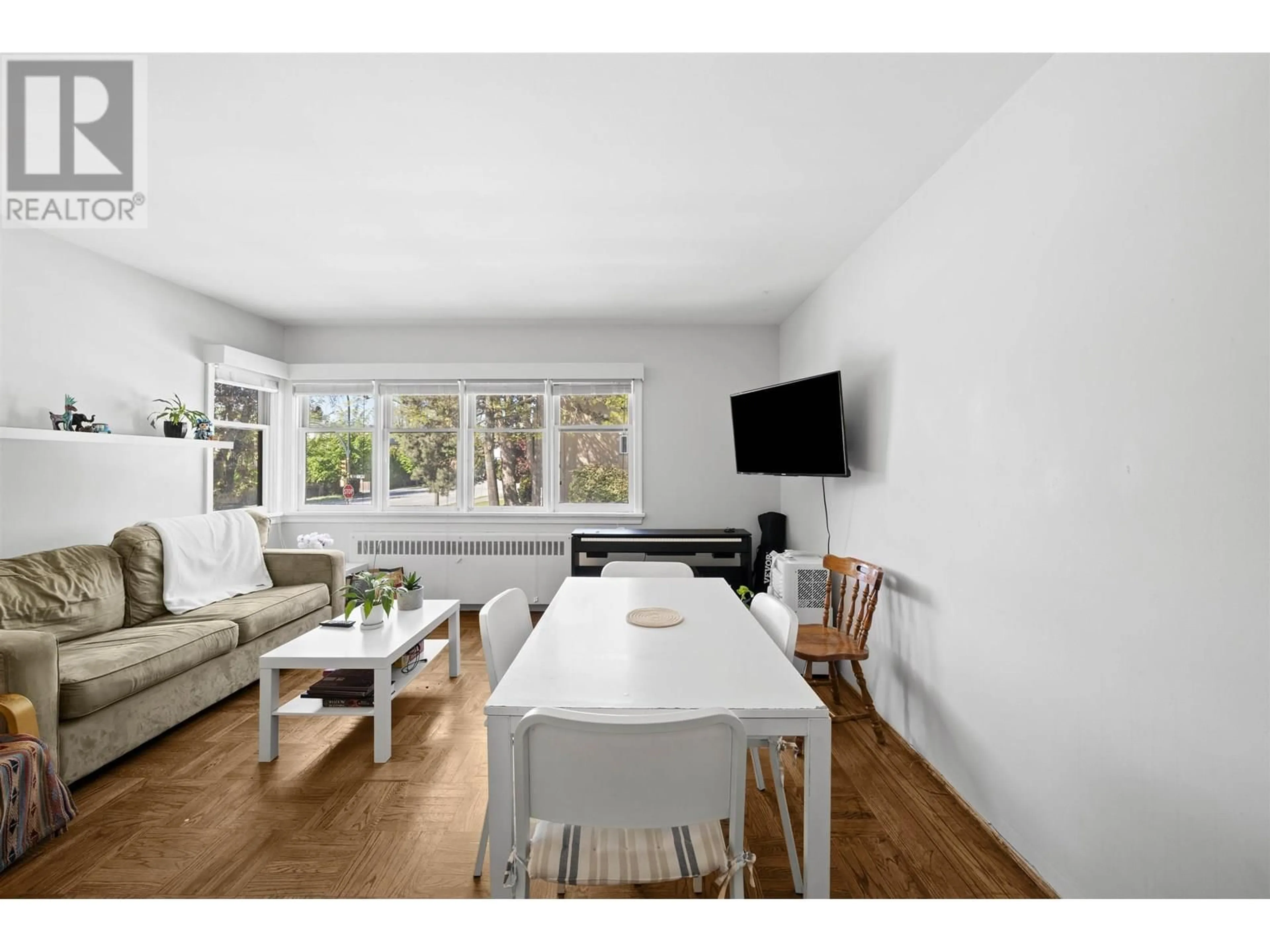 Living room with furniture, wood/laminate floor for 8594 FREMLIN STREET, Vancouver British Columbia V6P3X2