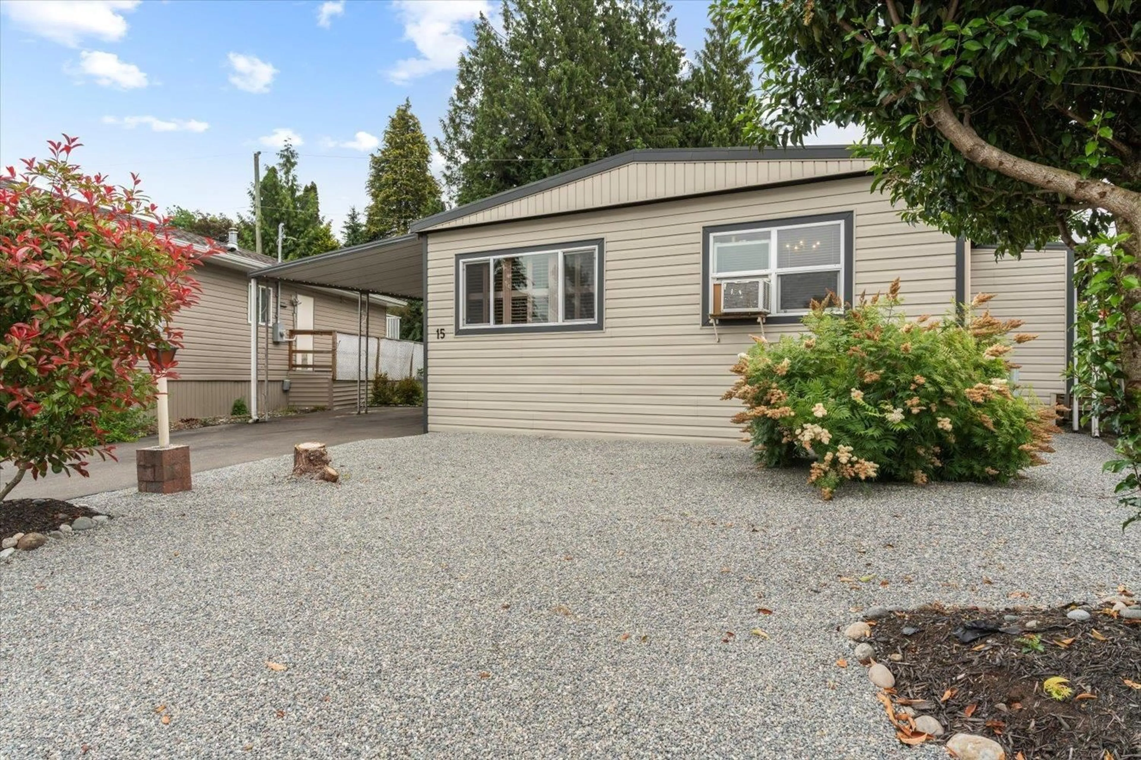Home with vinyl exterior material, street for 15 - 31313 LIVINGSTONE, Abbotsford British Columbia V2T4T1