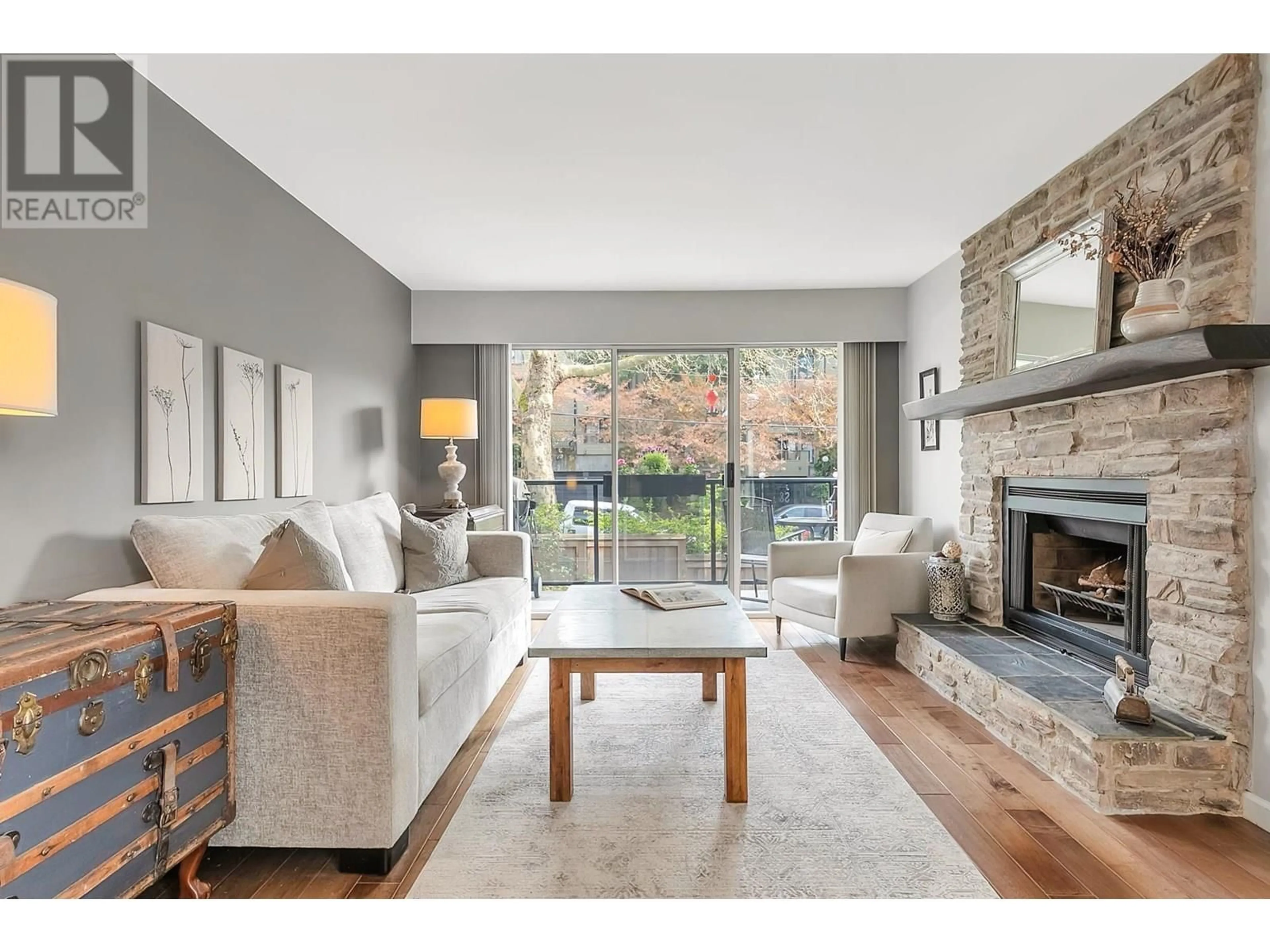 Living room with furniture, unknown for 213 - 230 MOWAT STREET, New Westminster British Columbia V3M4B2