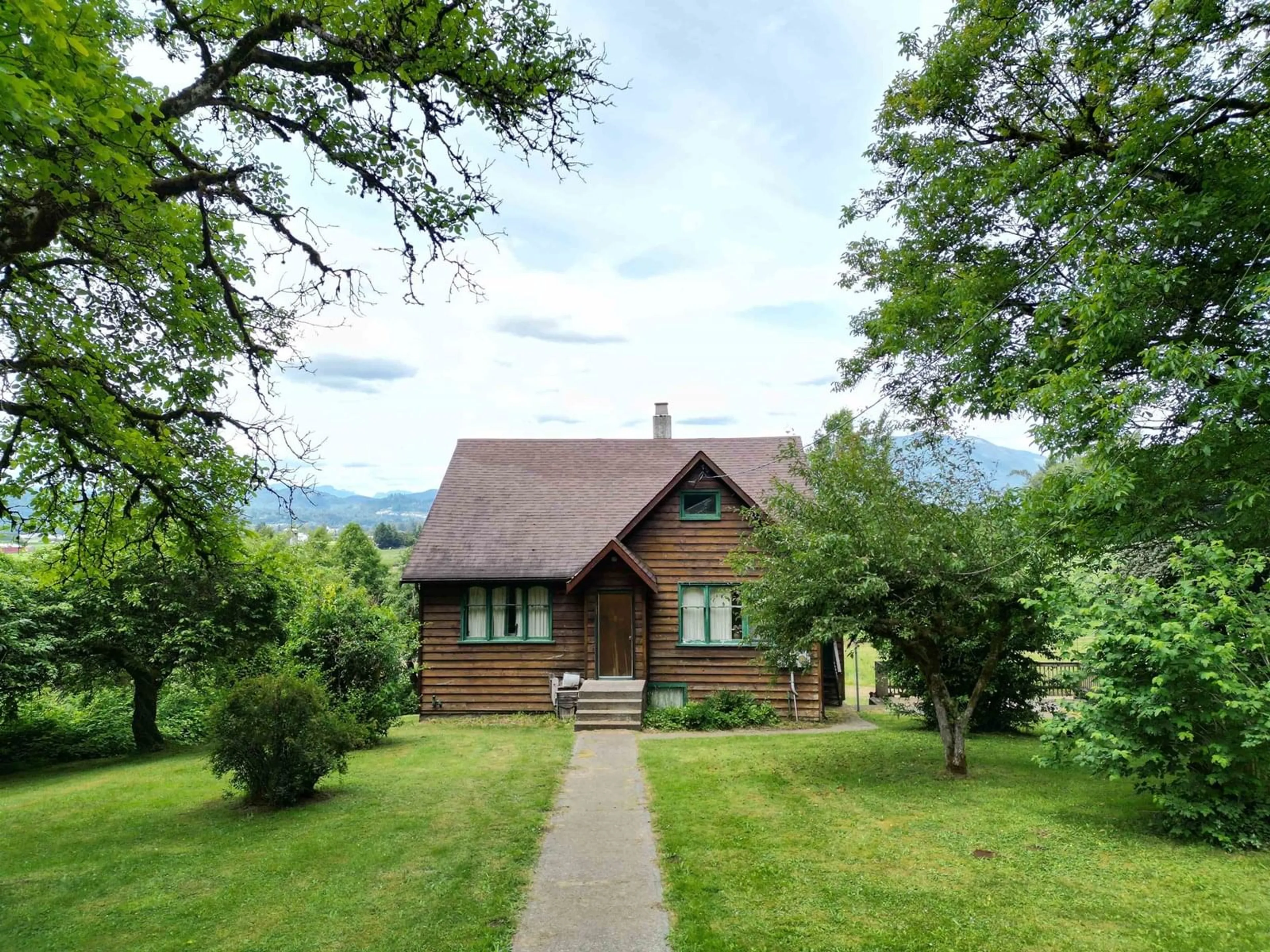 A pic from outside/outdoor area/front of a property/back of a property/a pic from drone, mountain view for 35925 FORE, Abbotsford British Columbia V3G1P7
