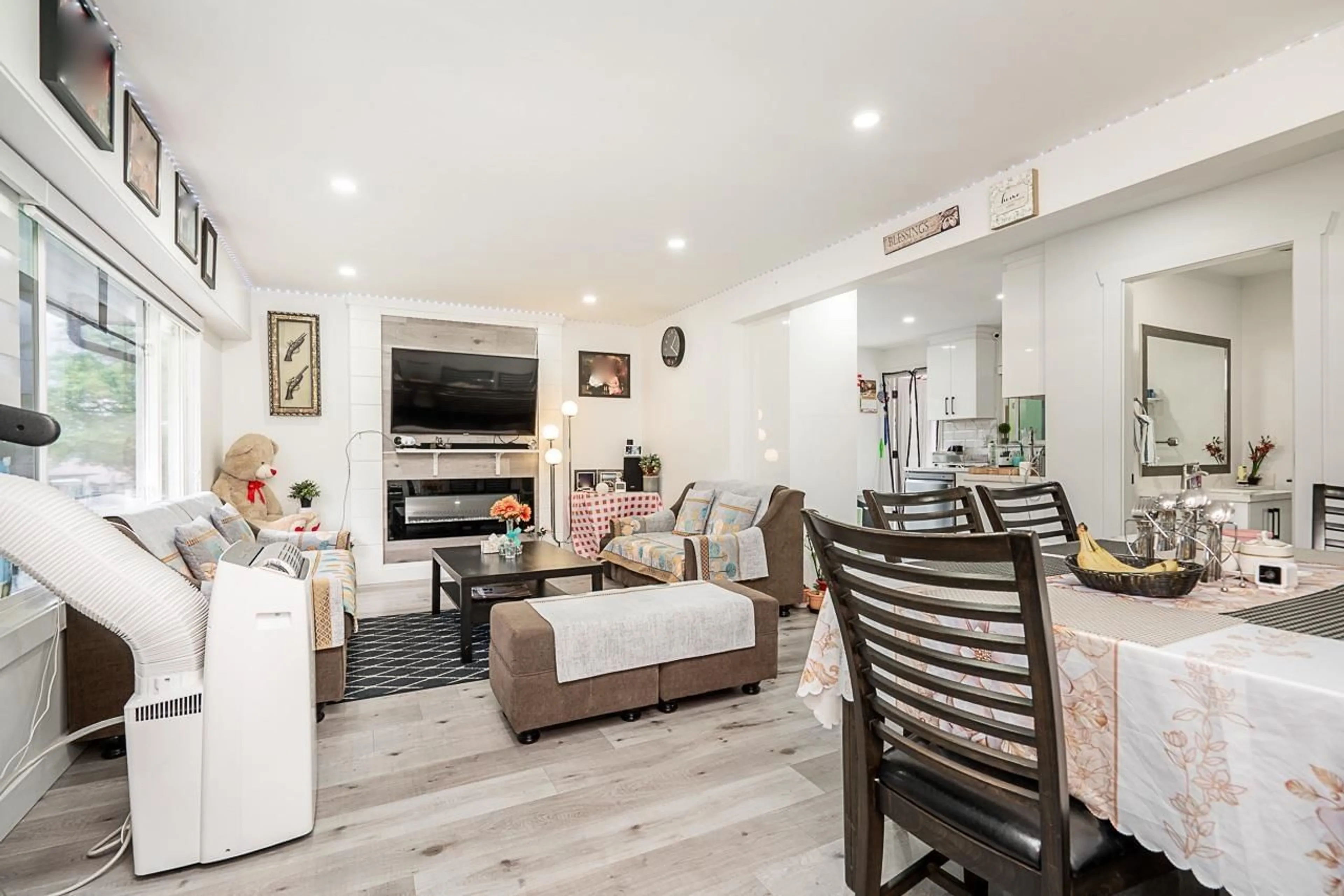 Living room with furniture, wood/laminate floor for 11460 141A, Surrey British Columbia V3R3K2