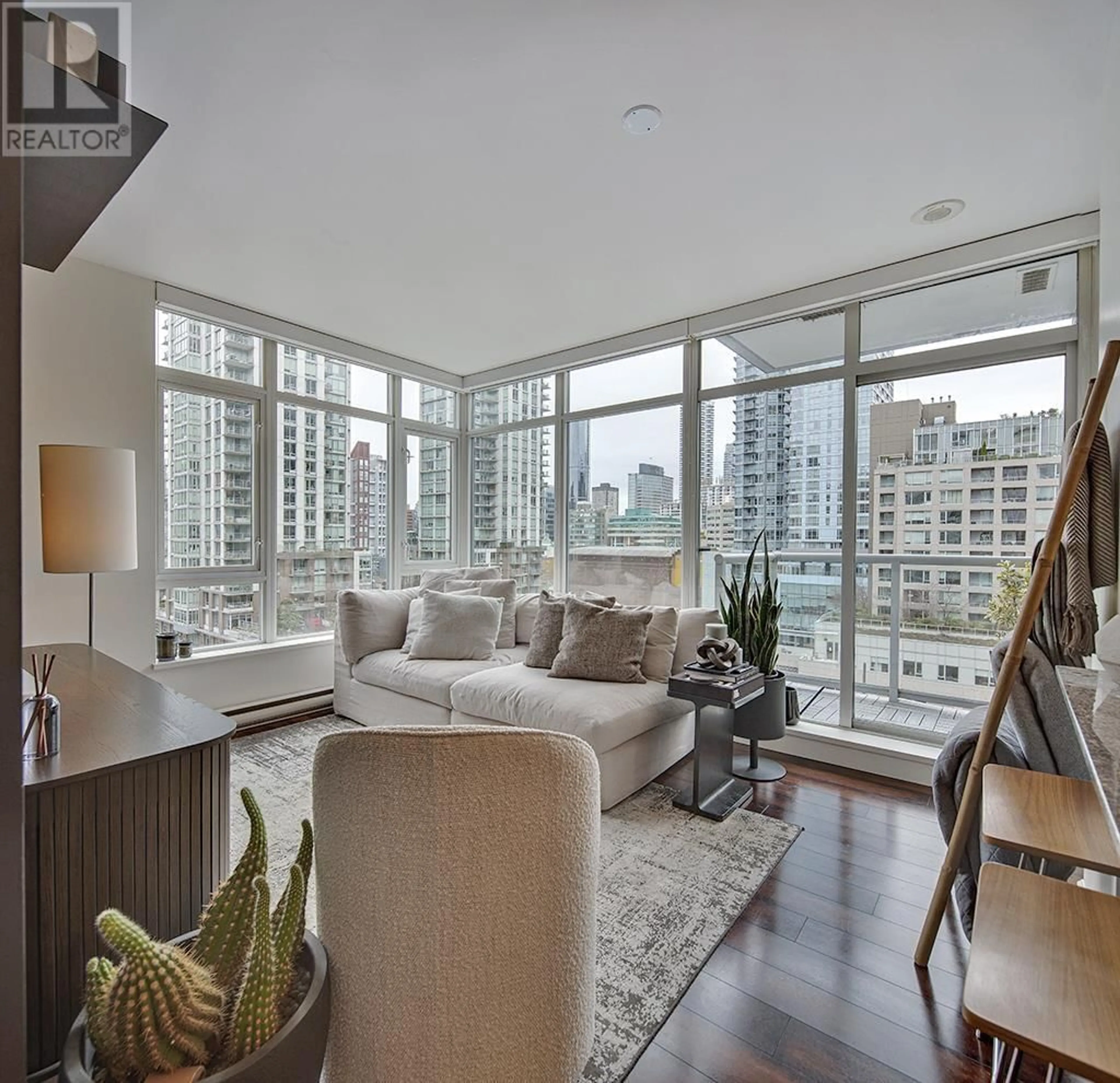 Living room with furniture, unknown for 901 - 480 ROBSON STREET, Vancouver British Columbia V6B1S1