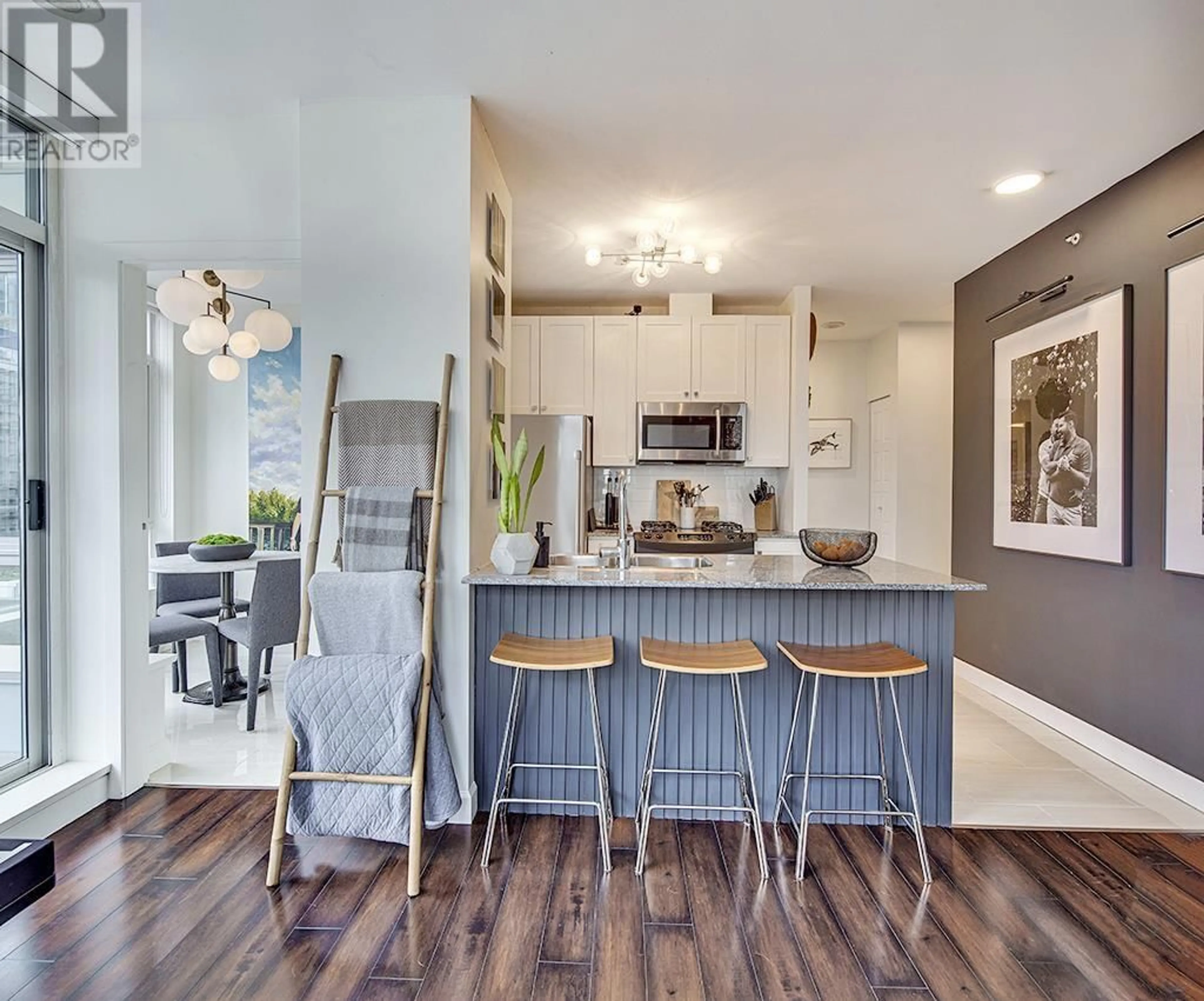 Open concept kitchen, wood/laminate floor for 901 - 480 ROBSON STREET, Vancouver British Columbia V6B1S1