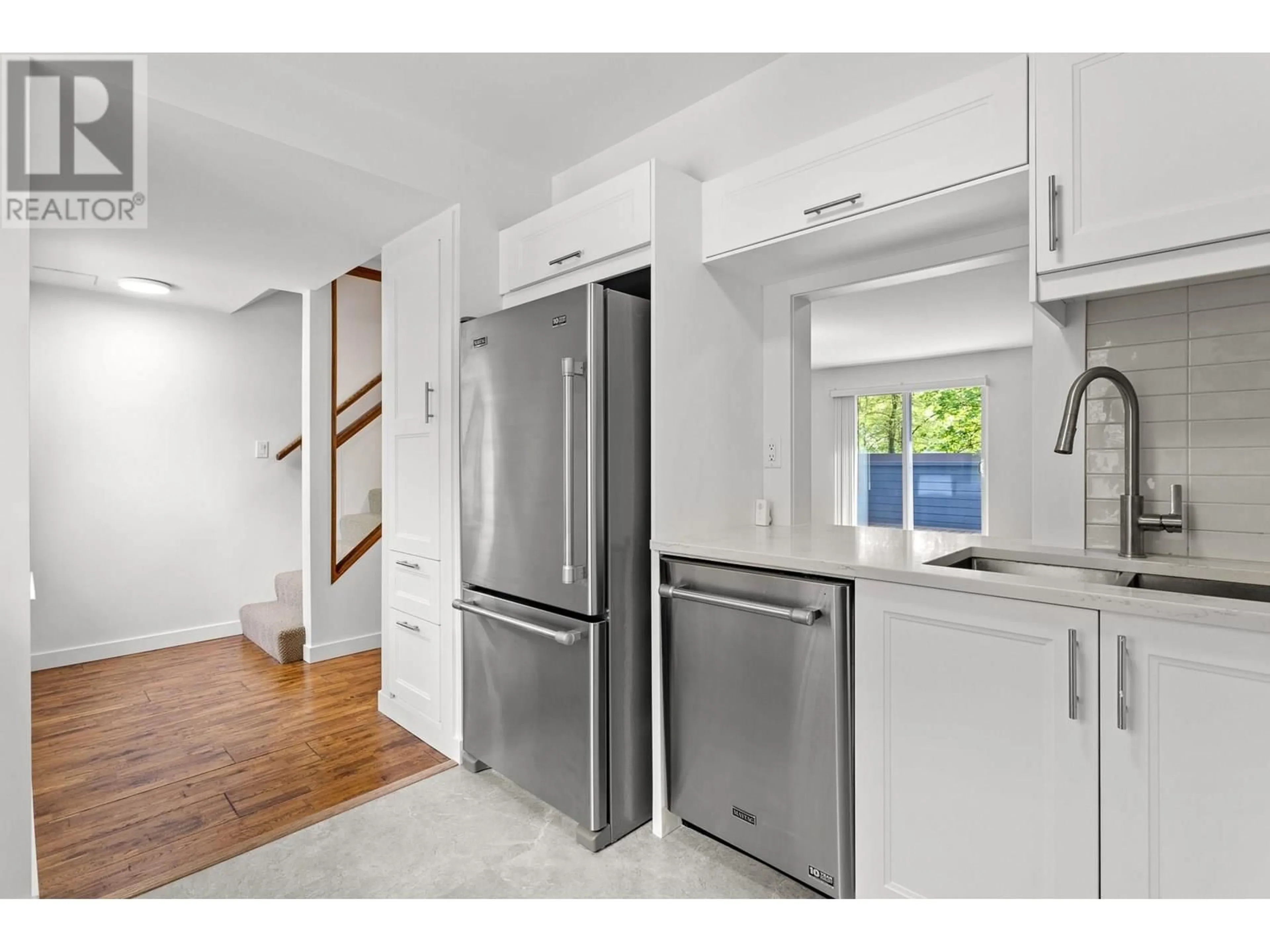 Unknown for 8238 AMBERWOOD PLACE, Burnaby British Columbia V5A3V2