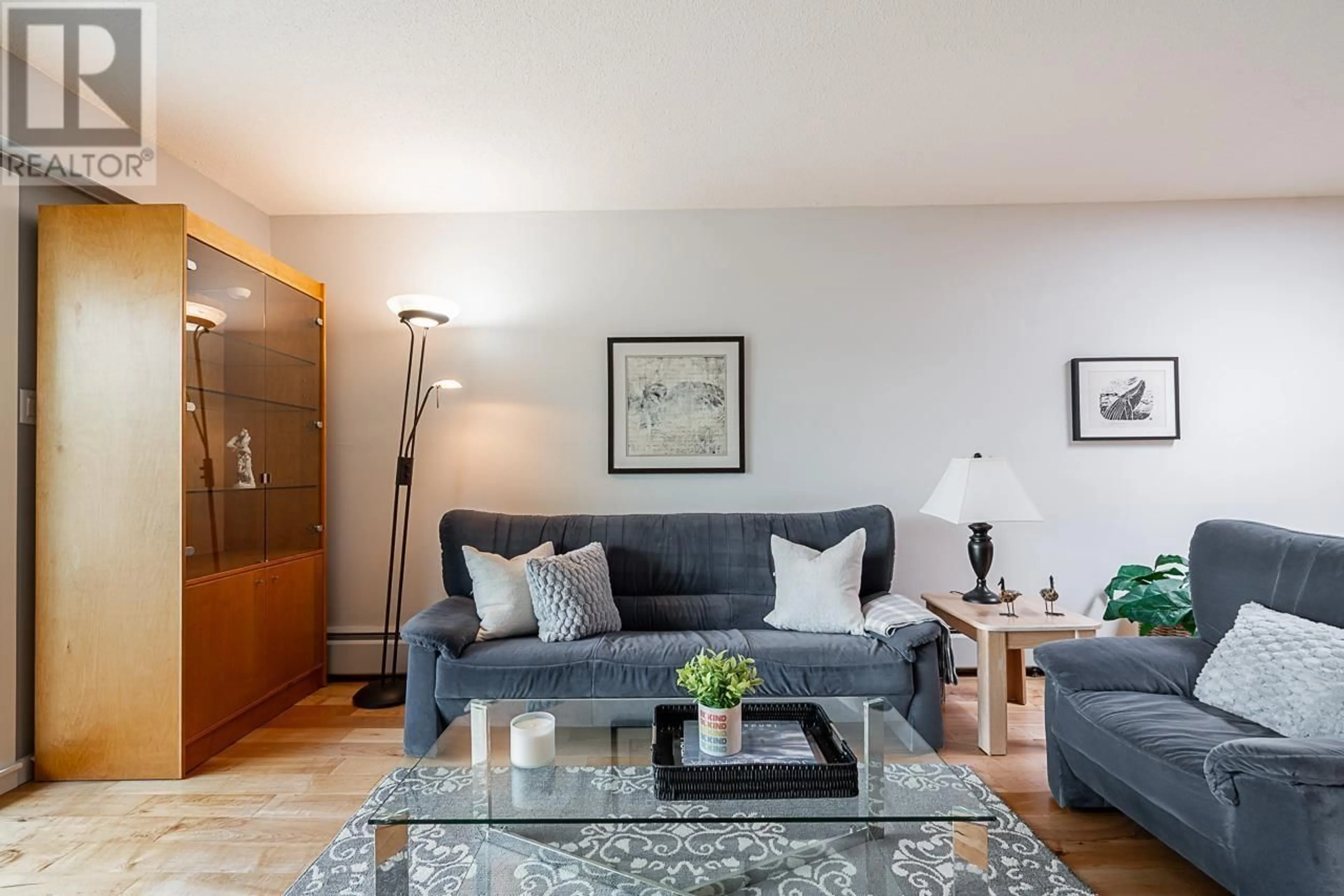 Living room with furniture, unknown for 301 - 141 18TH STREET, North Vancouver British Columbia V7L2X3