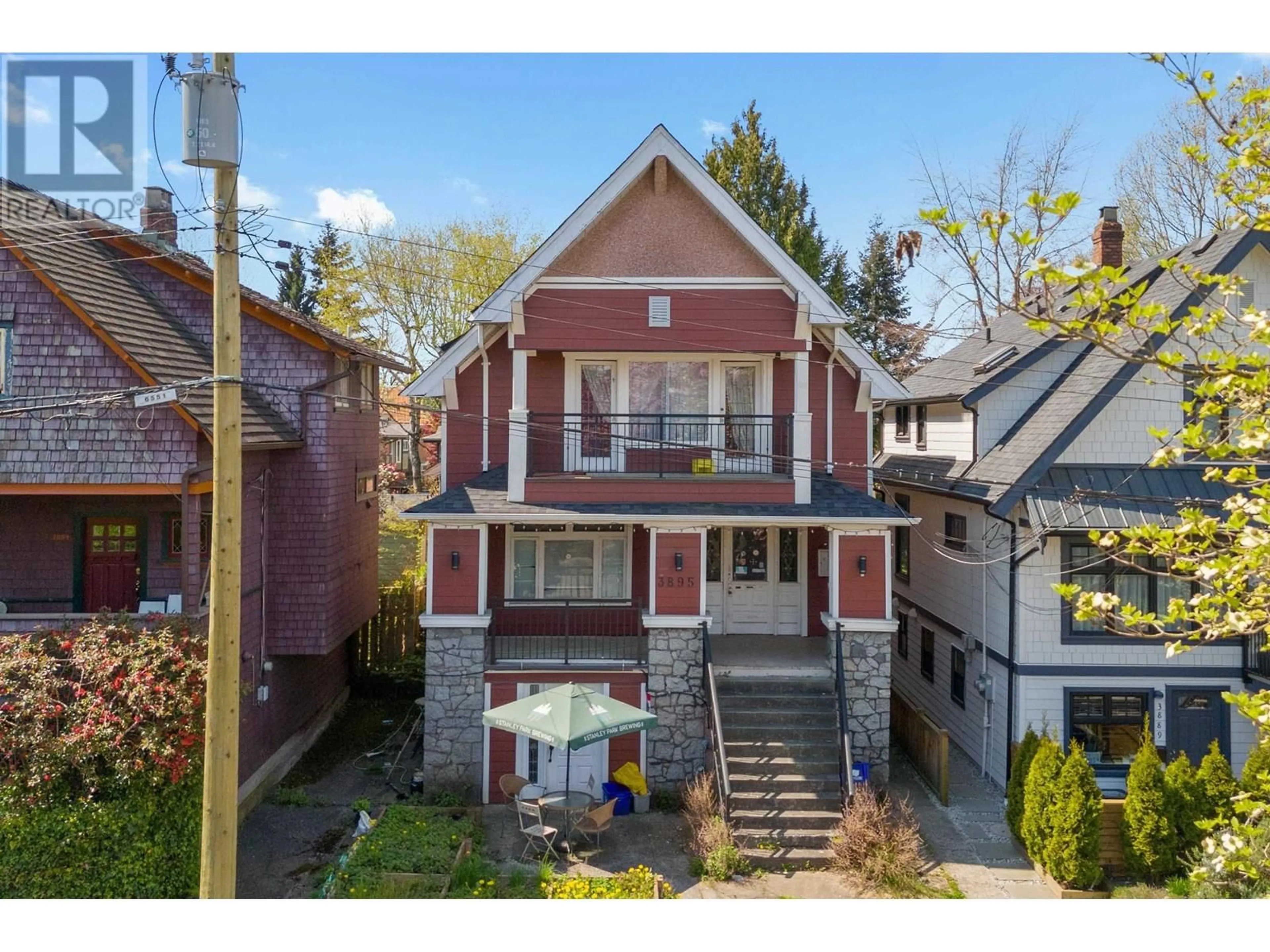 A pic from outside/outdoor area/front of a property/back of a property/a pic from drone, street for 3895 QUEBEC STREET, Vancouver British Columbia V5V3K7