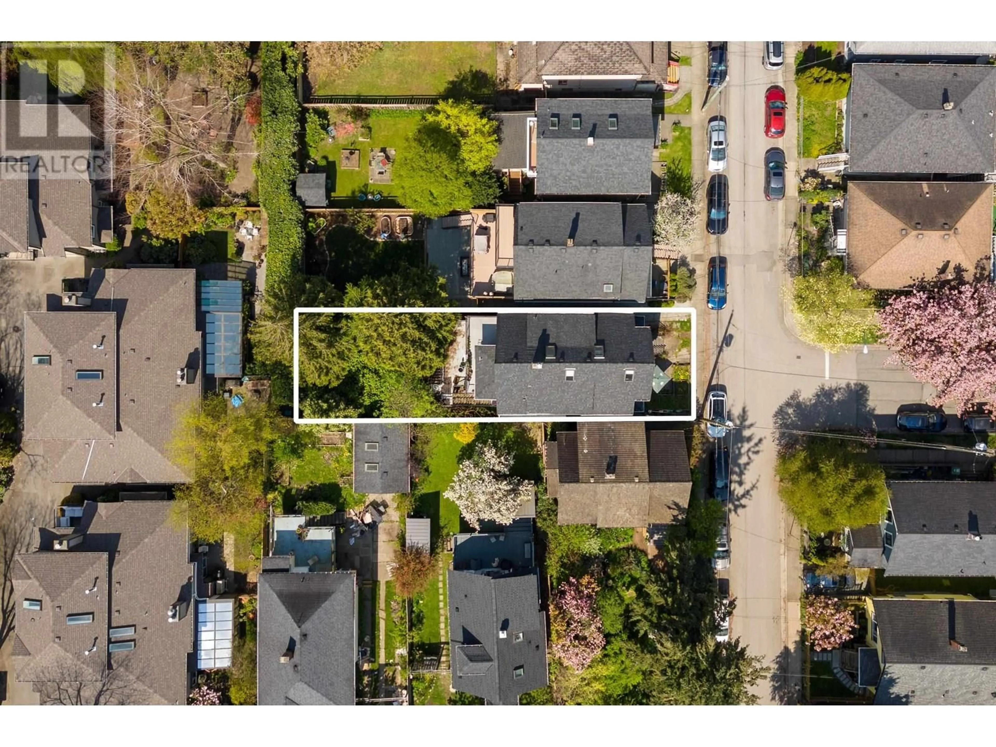 A pic from outside/outdoor area/front of a property/back of a property/a pic from drone, street for 3895 QUEBEC STREET, Vancouver British Columbia V5V3K7