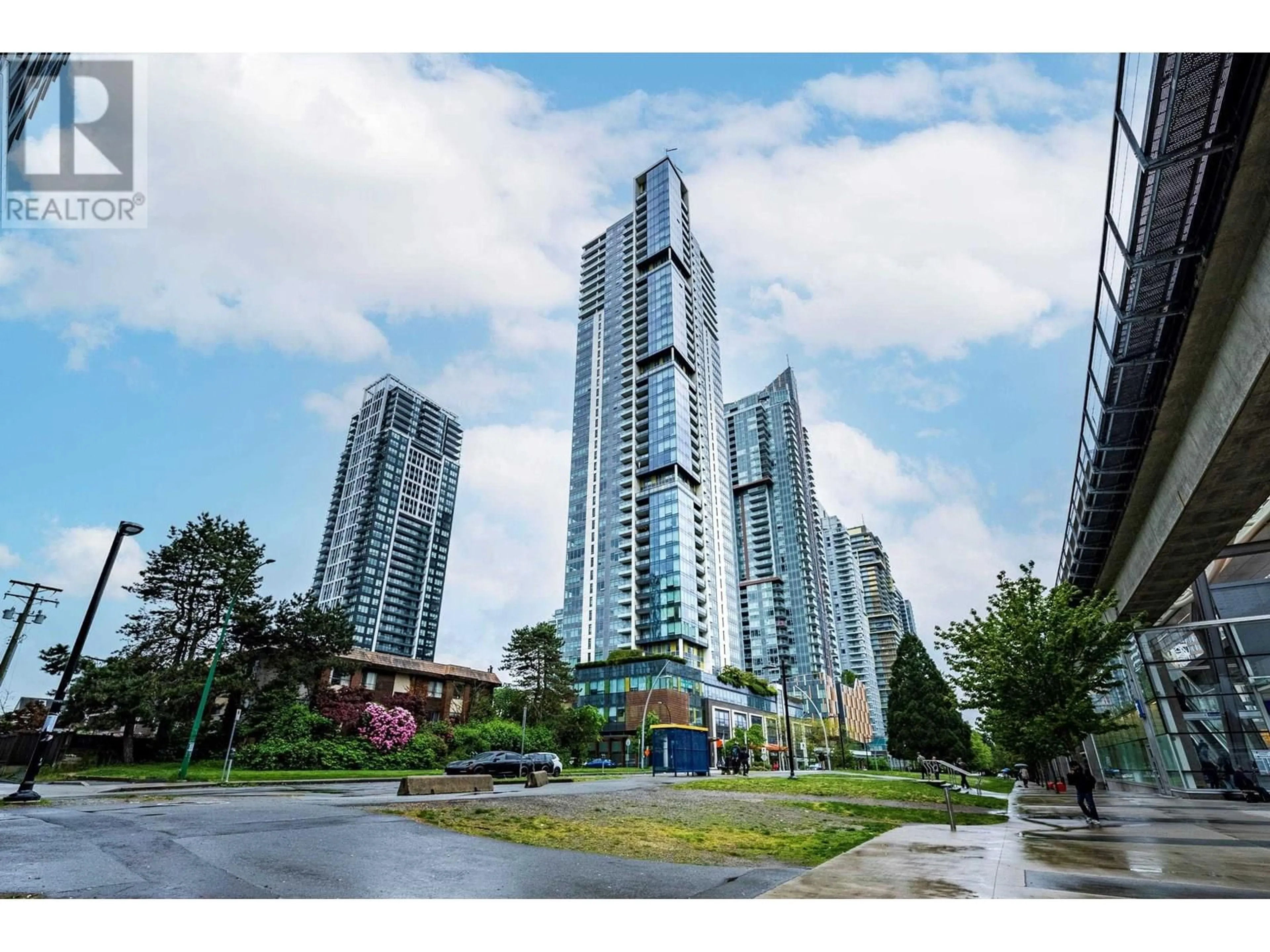 Indoor foyer for 5109 - 6461 TELFORD AVENUE, Burnaby British Columbia V5H0B7
