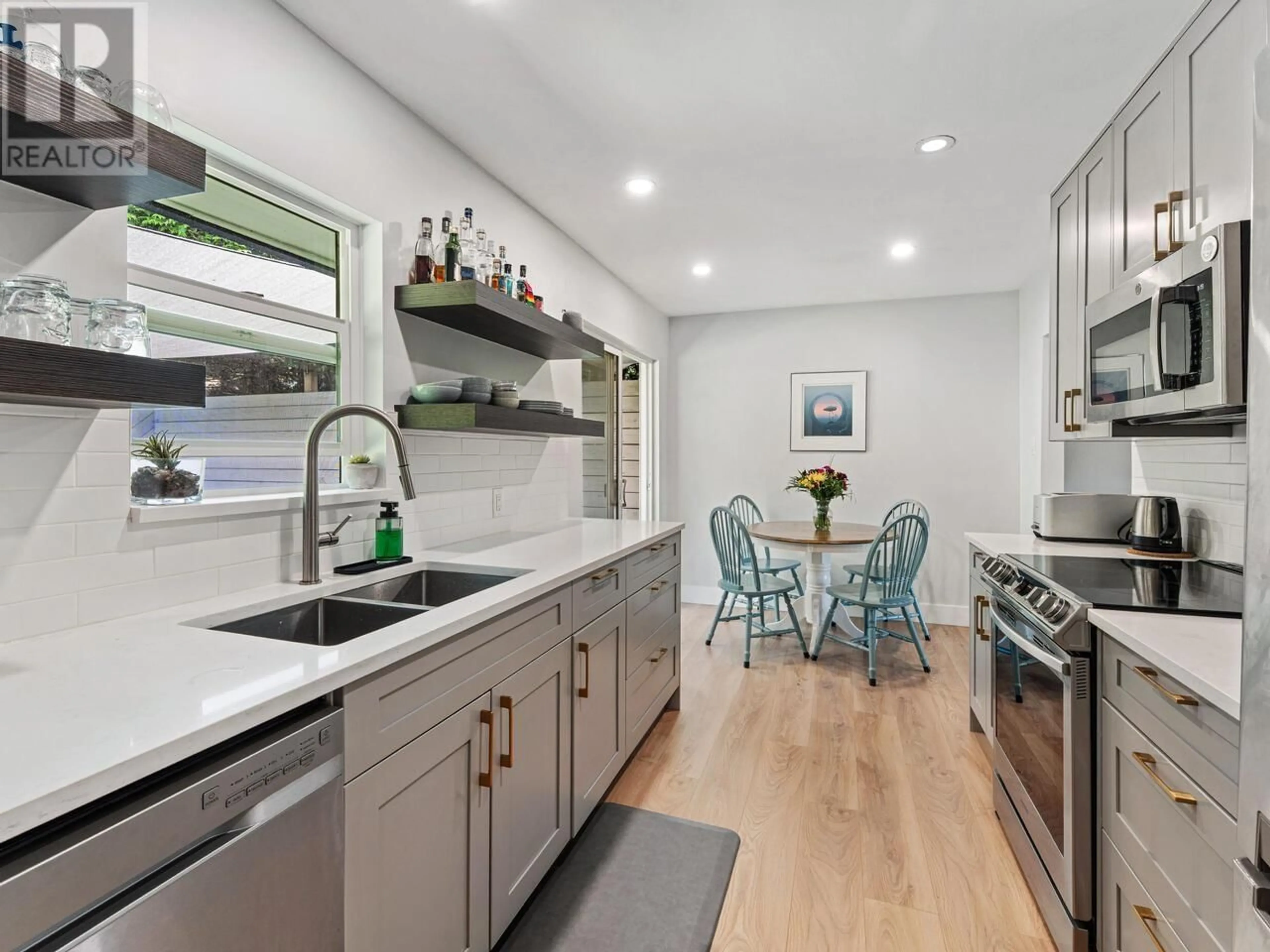 Contemporary kitchen, unknown for 11584 212 STREET, Maple Ridge British Columbia V2X4Z5