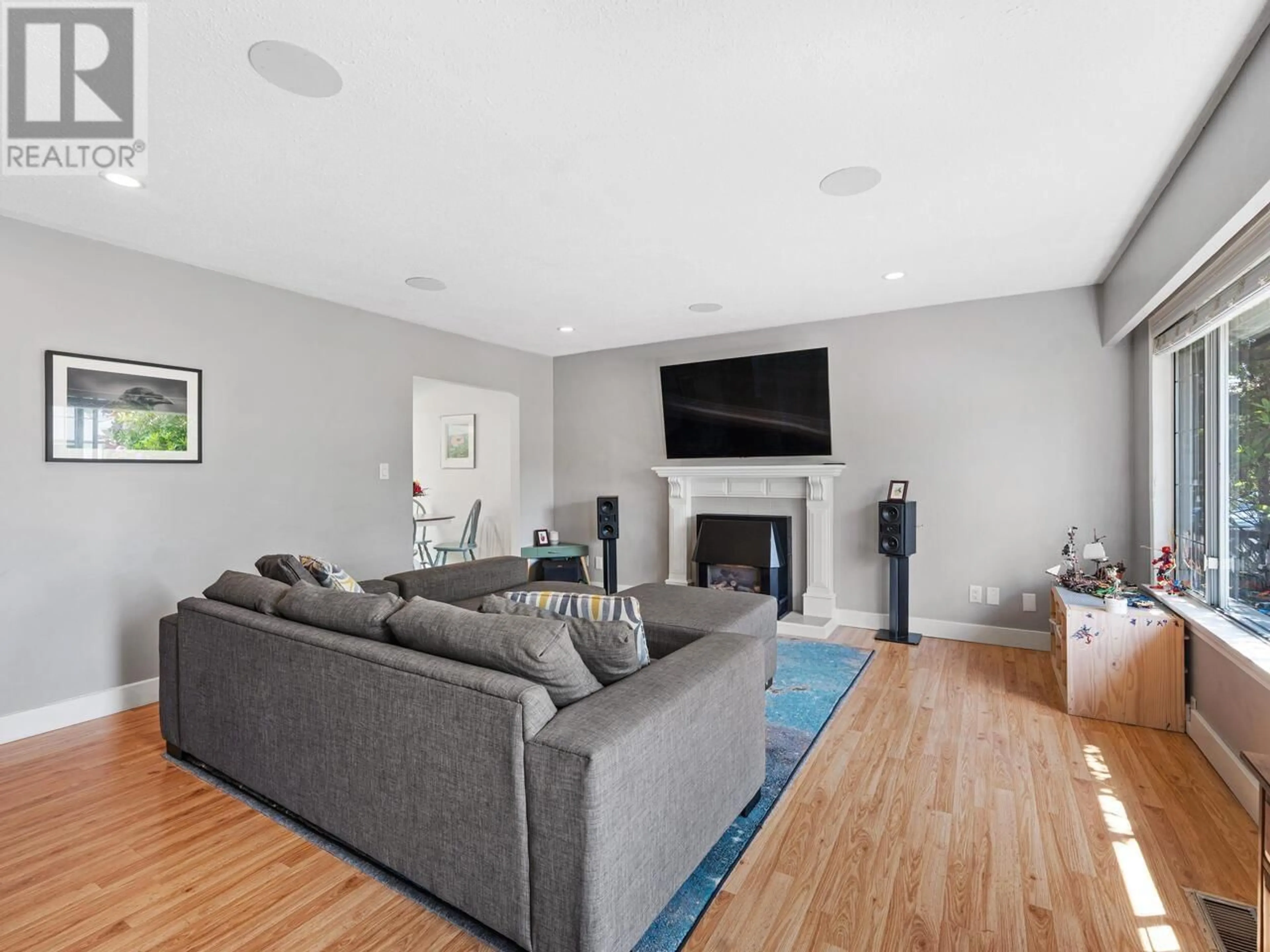 Living room with furniture, unknown for 11584 212 STREET, Maple Ridge British Columbia V2X4Z5