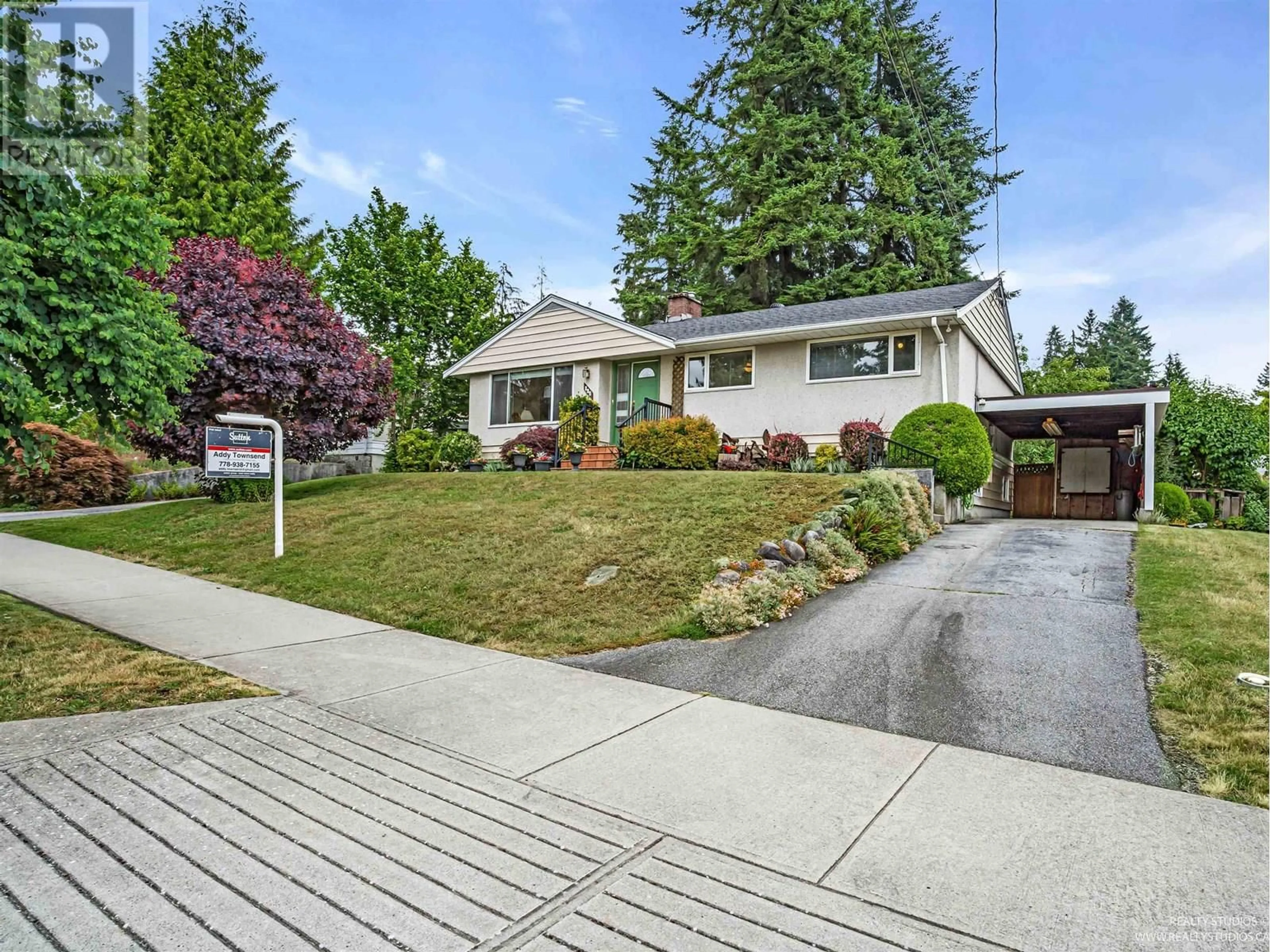 Home with vinyl exterior material, street for 663 FAIRVIEW STREET, Coquitlam British Columbia V3J4B1