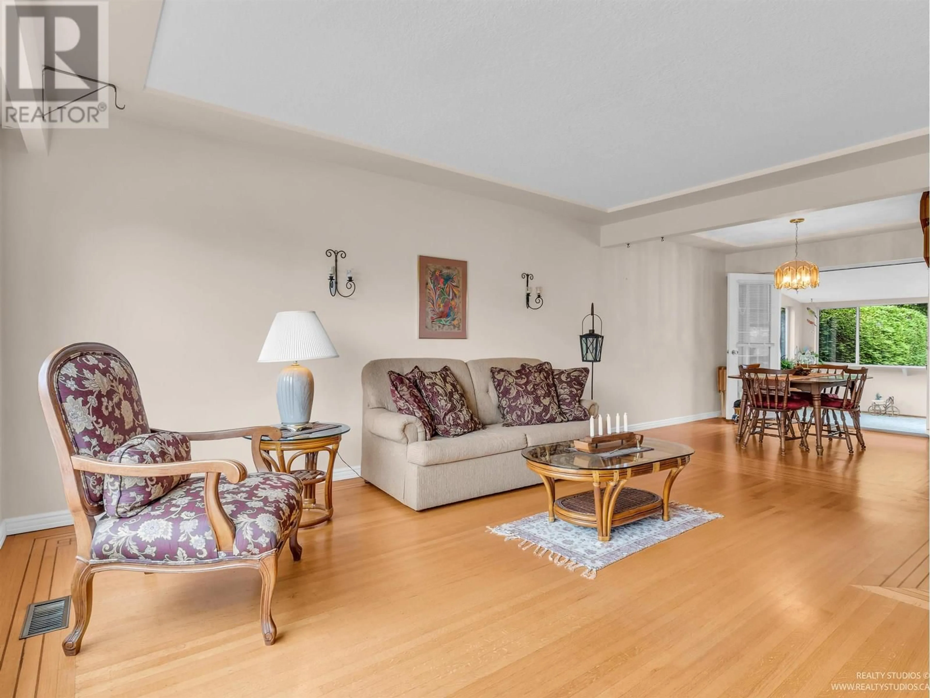 Living room with furniture, unknown for 663 FAIRVIEW STREET, Coquitlam British Columbia V3J4B1