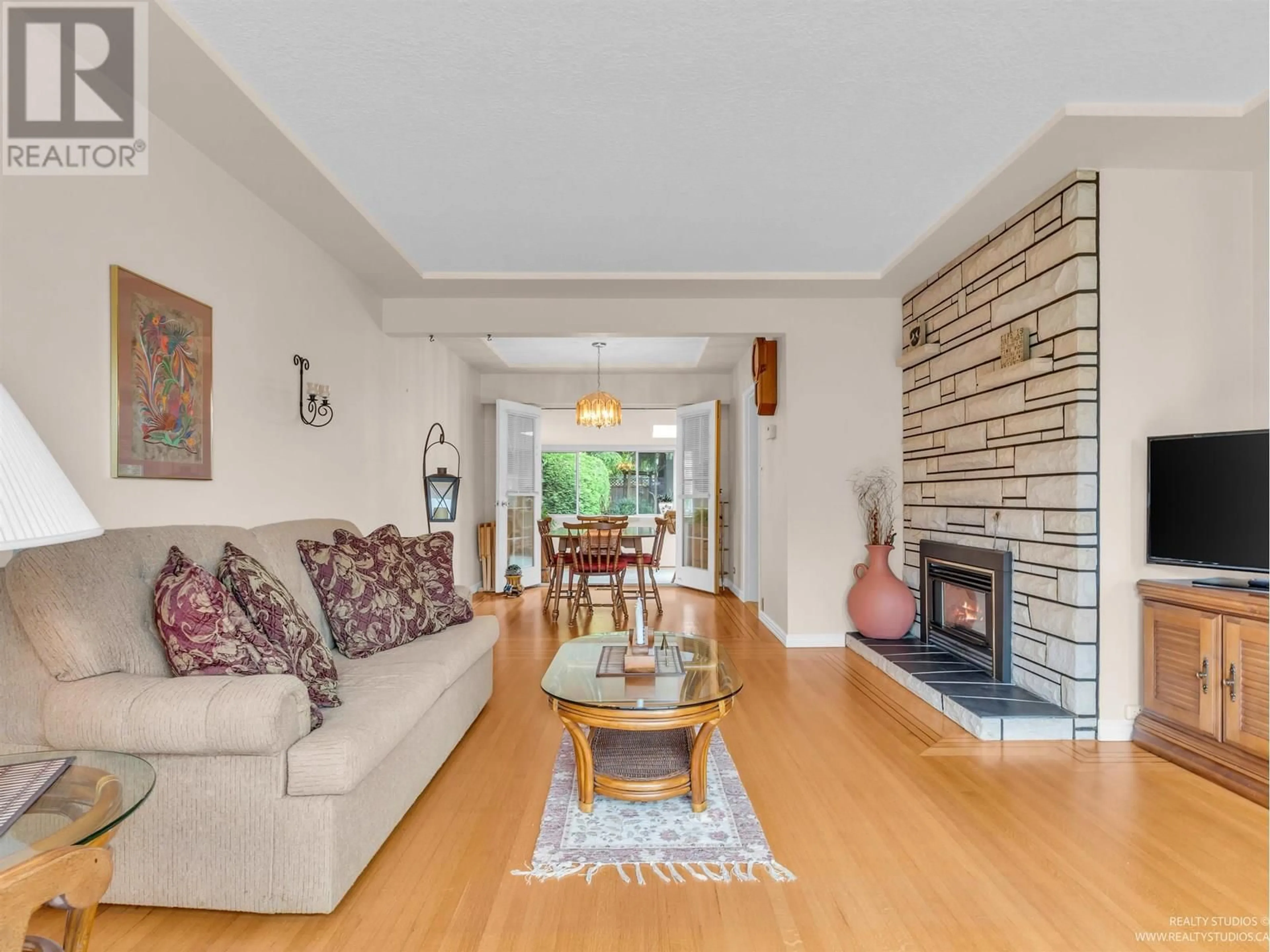 Living room with furniture, unknown for 663 FAIRVIEW STREET, Coquitlam British Columbia V3J4B1