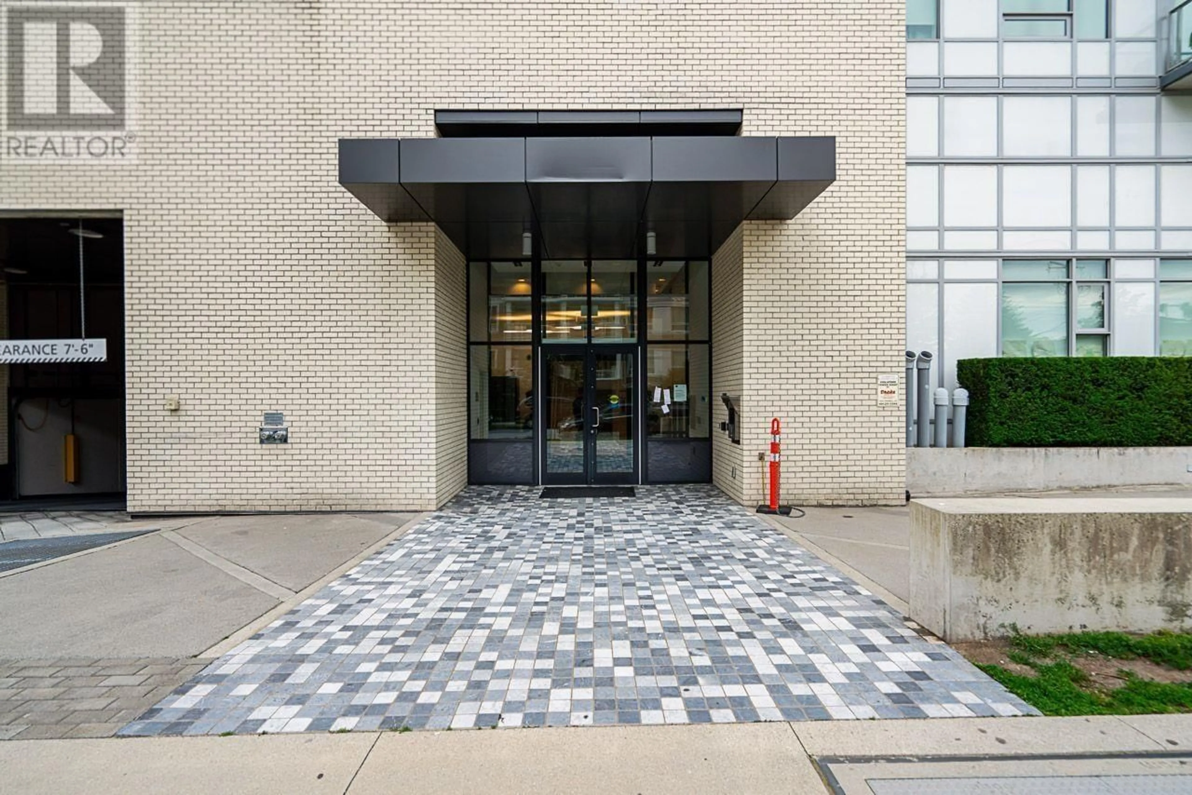 Indoor foyer for 619 - 5470 ORMIDALE STREET, Vancouver British Columbia V5R0G6