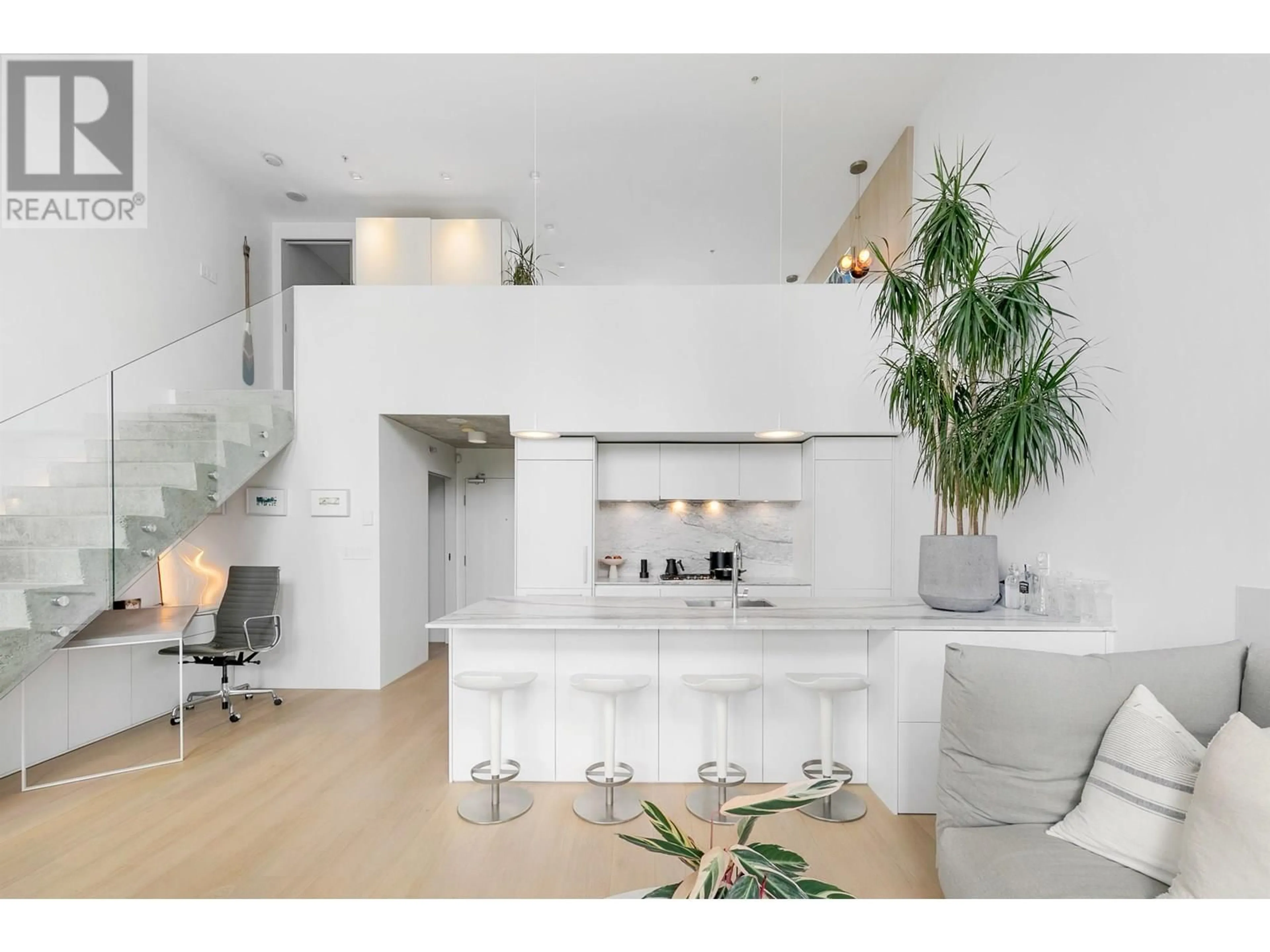 Contemporary kitchen, unknown for 307 - 29 SMITHE MEWS, Vancouver British Columbia V6B0B6