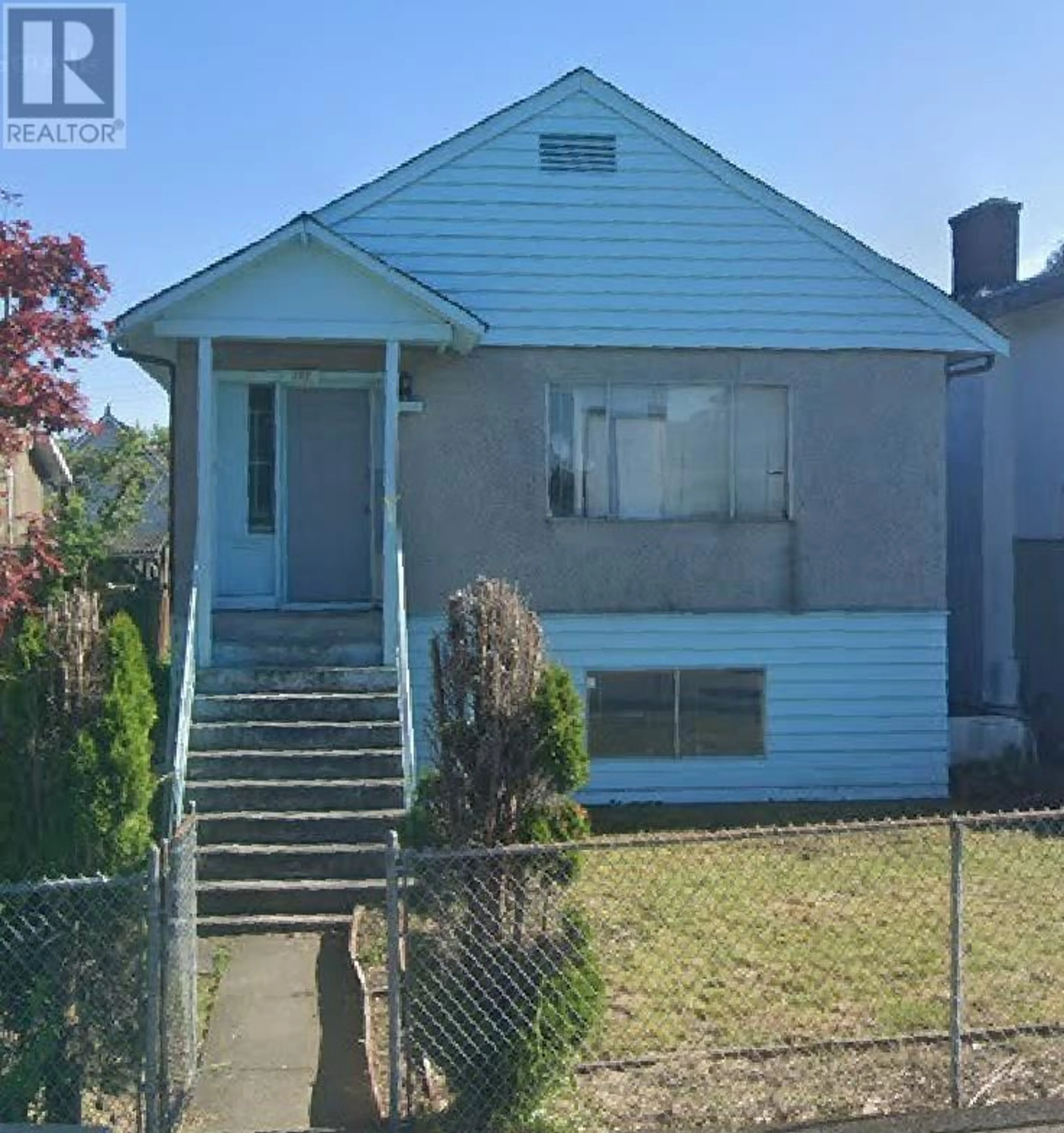 Home with vinyl exterior material, street for 772 37TH AVENUE, Vancouver British Columbia V5W1G1