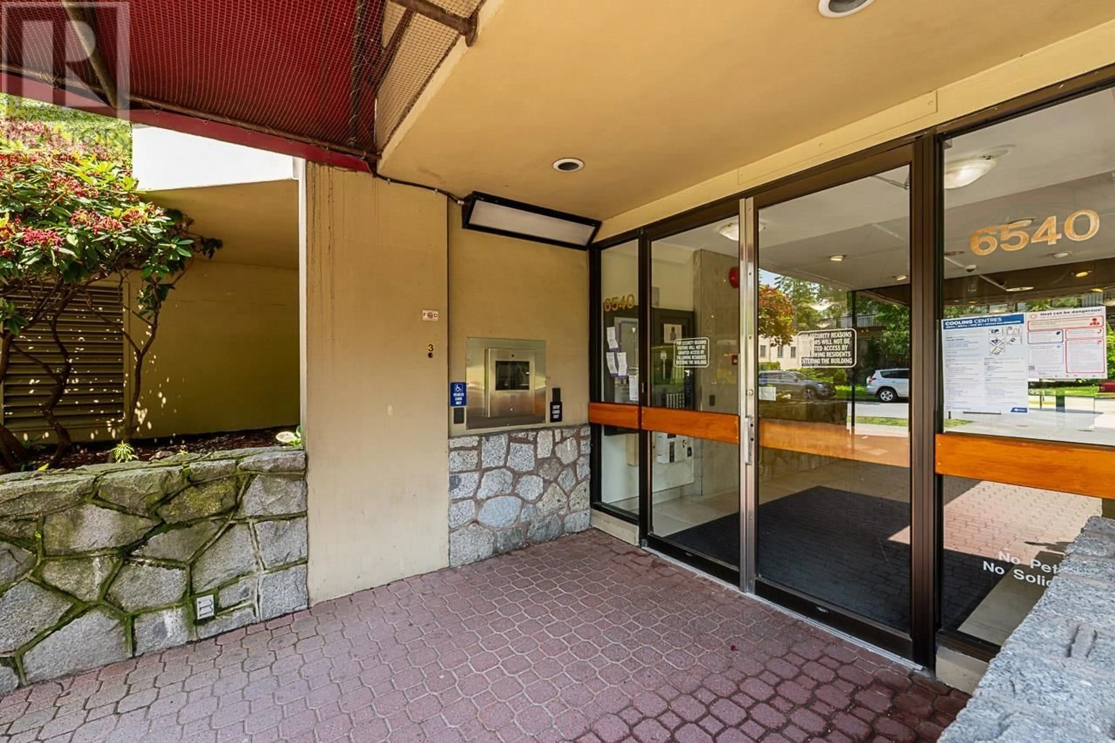Indoor foyer for 2505 - 6540 BURLINGTON AVENUE, Burnaby British Columbia V5H4G3