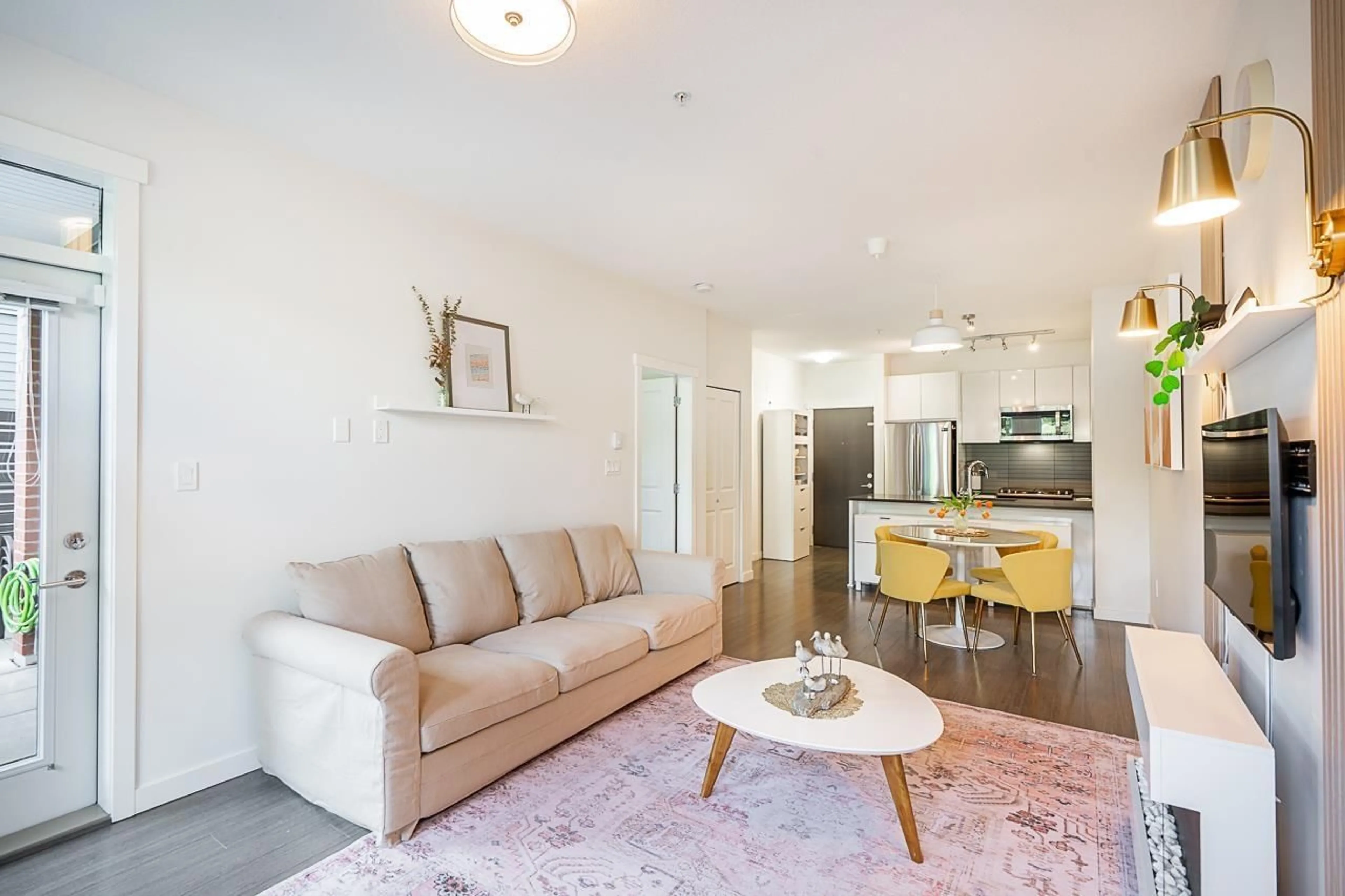 Living room with furniture, wood/laminate floor for 122 - 15138 34, Surrey British Columbia V3S0L3