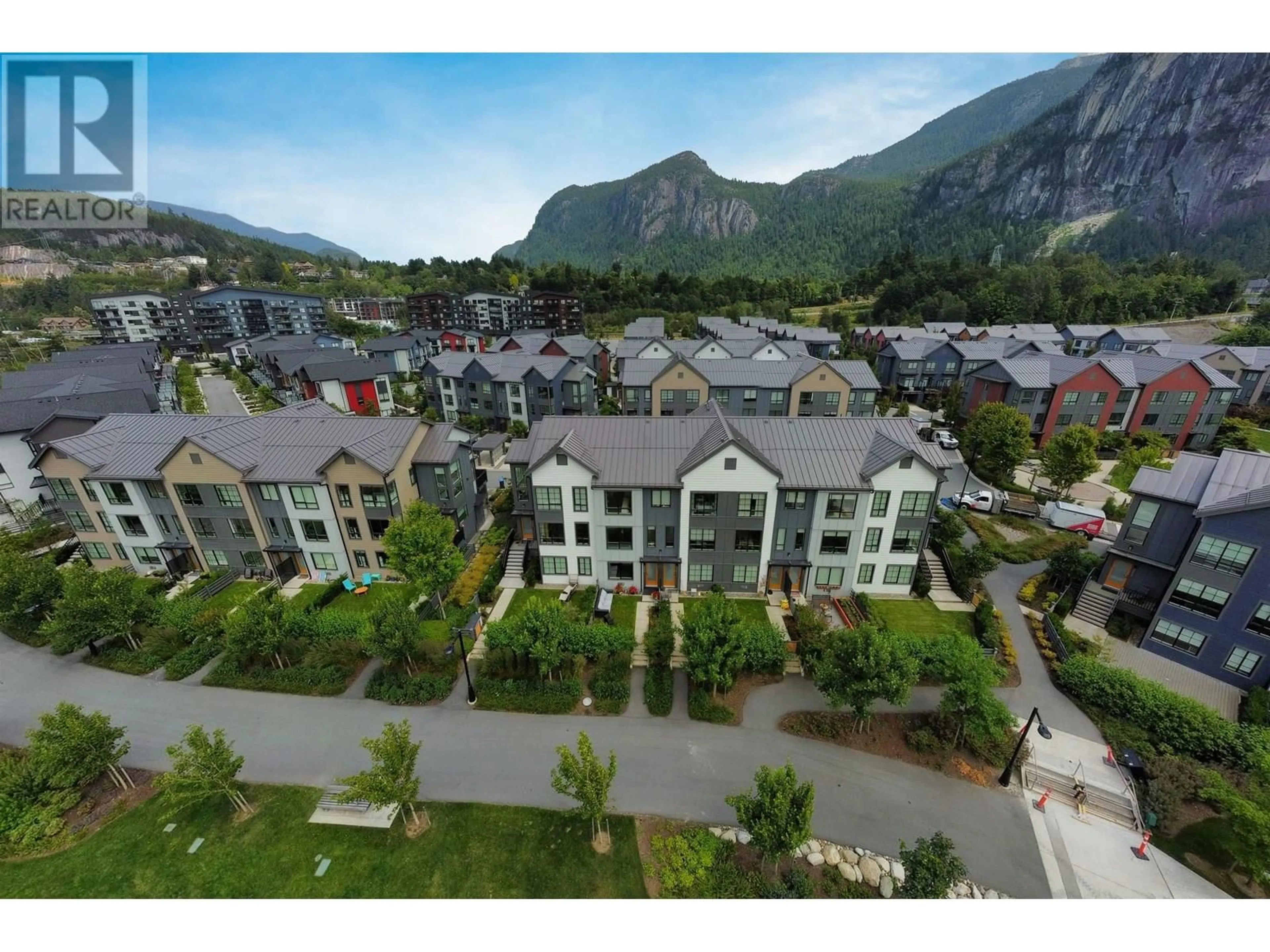 A pic from outside/outdoor area/front of a property/back of a property/a pic from drone, mountain view for 38043 HELM WAY, Squamish British Columbia V8B1E6
