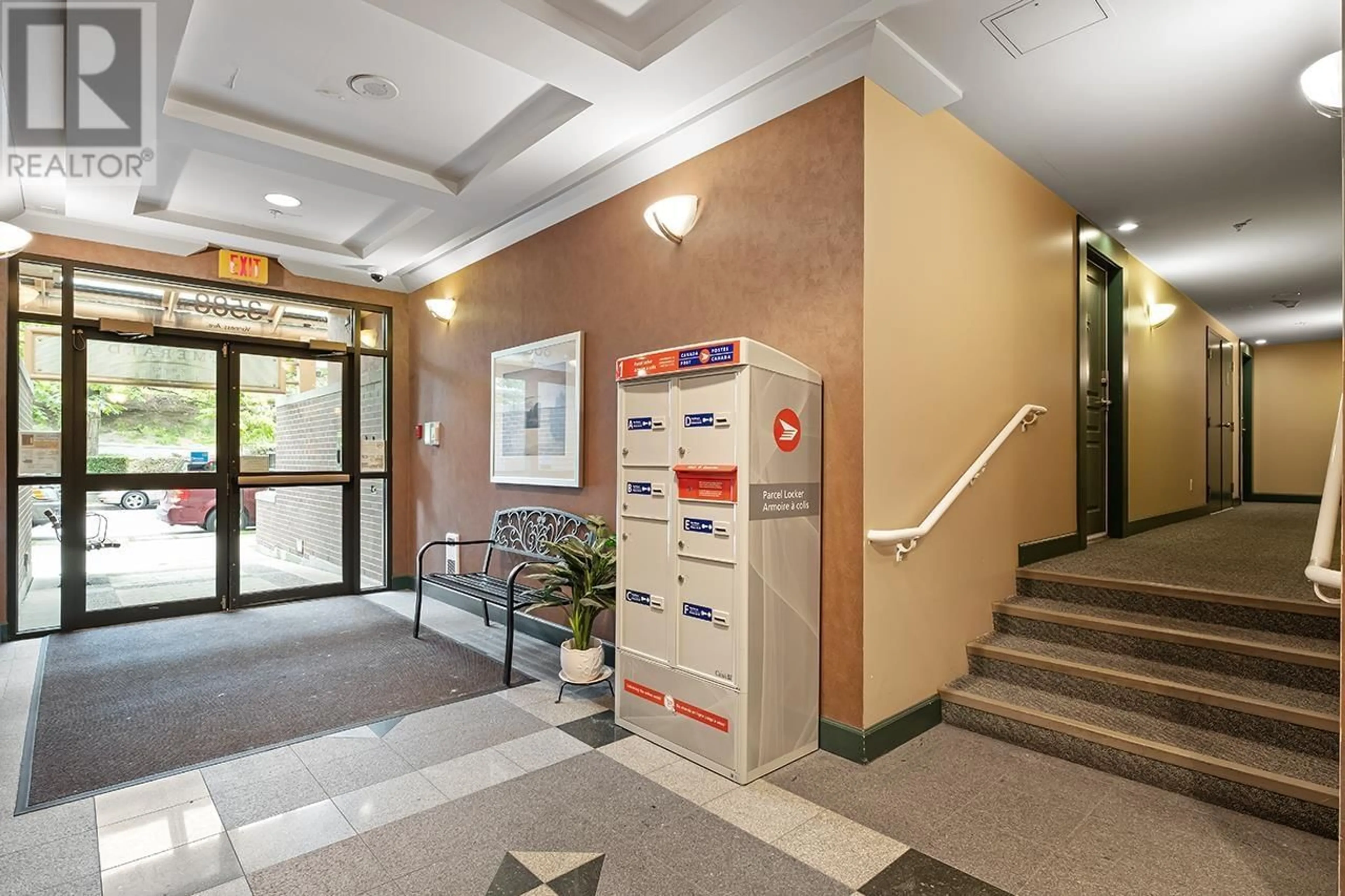 Indoor foyer for 109 - 3588 VANNESS AVENUE, Vancouver British Columbia V5R6E9