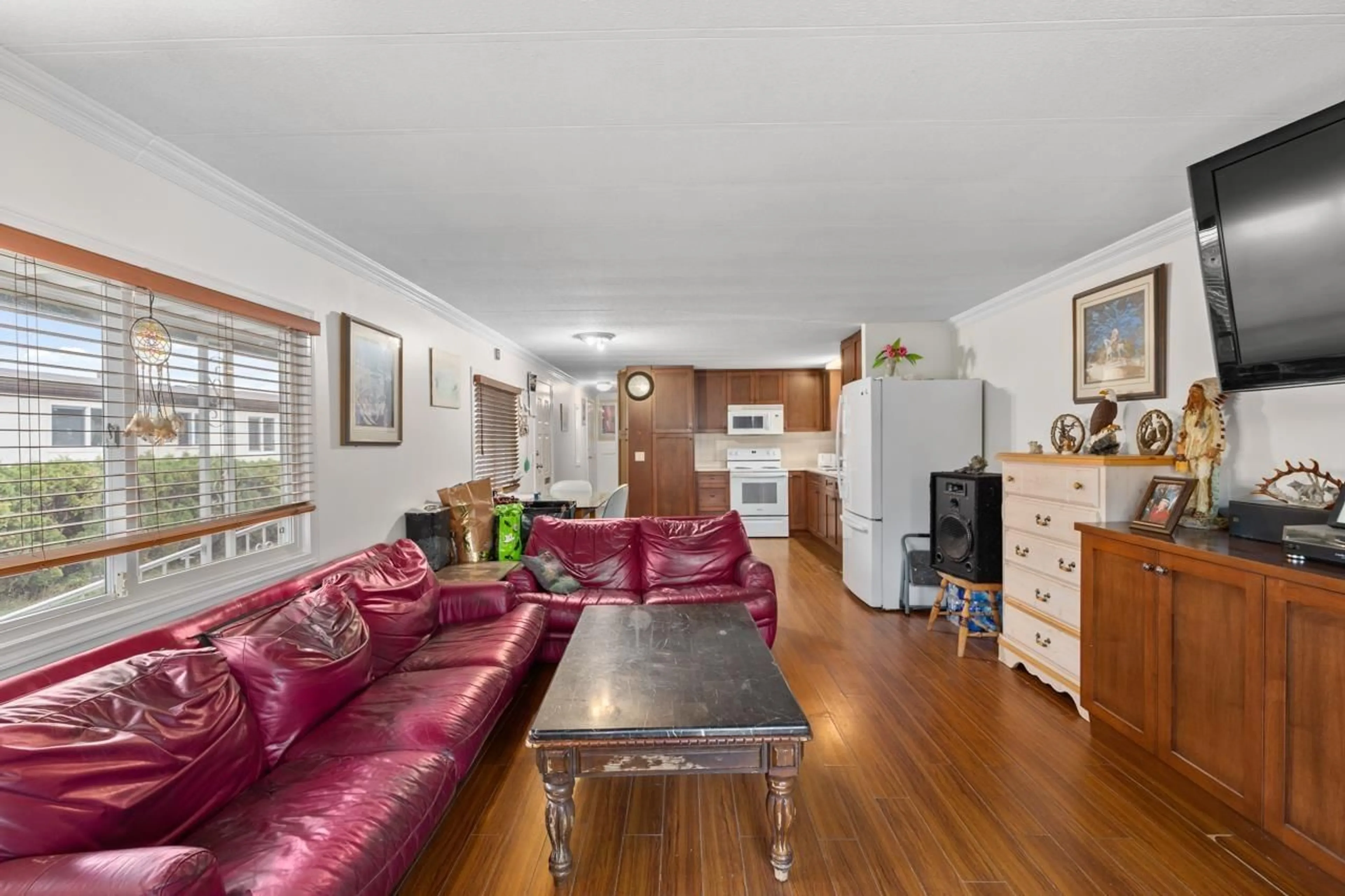Living room with furniture, wood/laminate floor for 36 - 8254 134, Surrey British Columbia V3W6M2