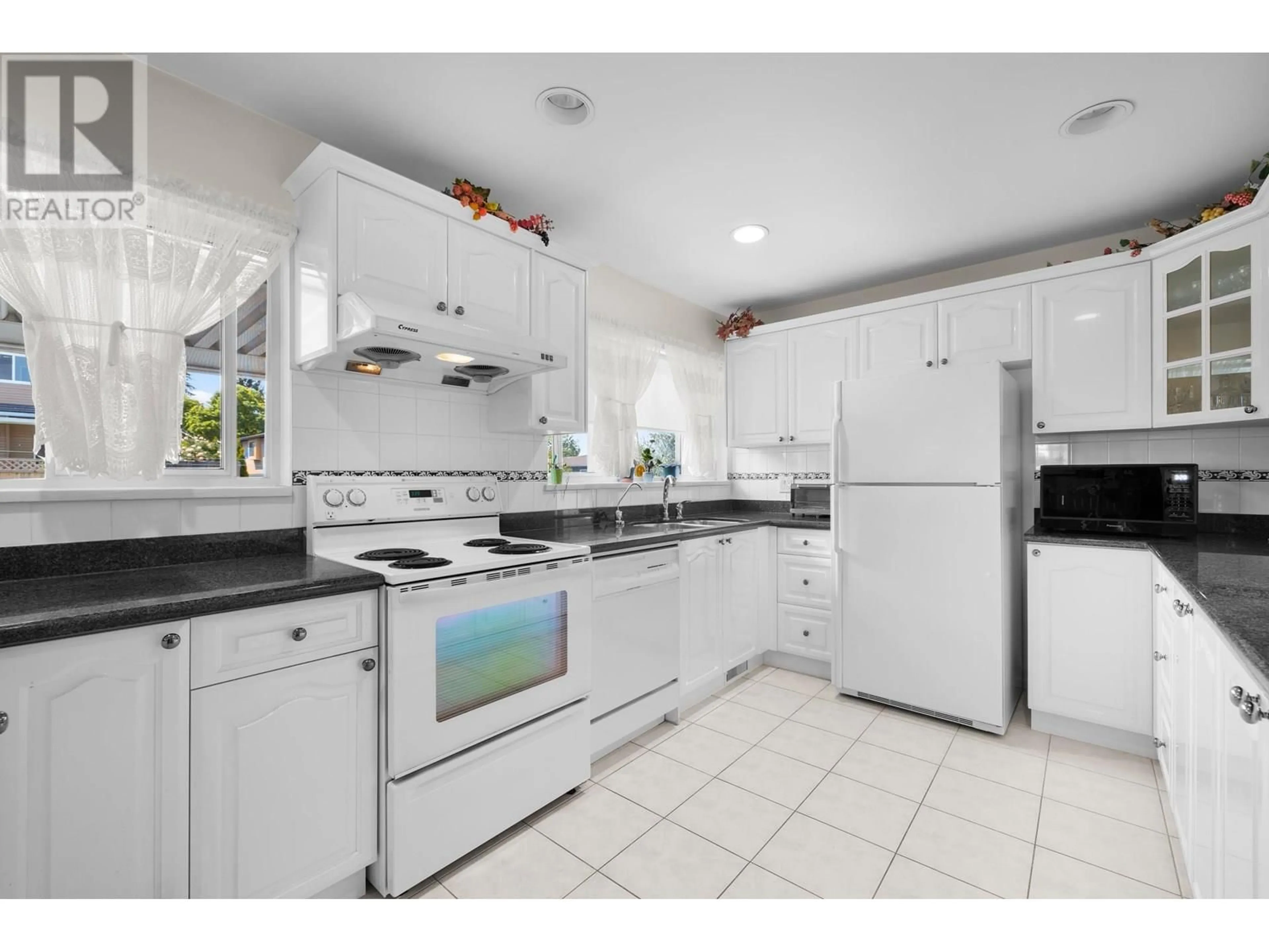 Unknown for 5465 ABBEY AVENUE, Burnaby British Columbia V5H2S9