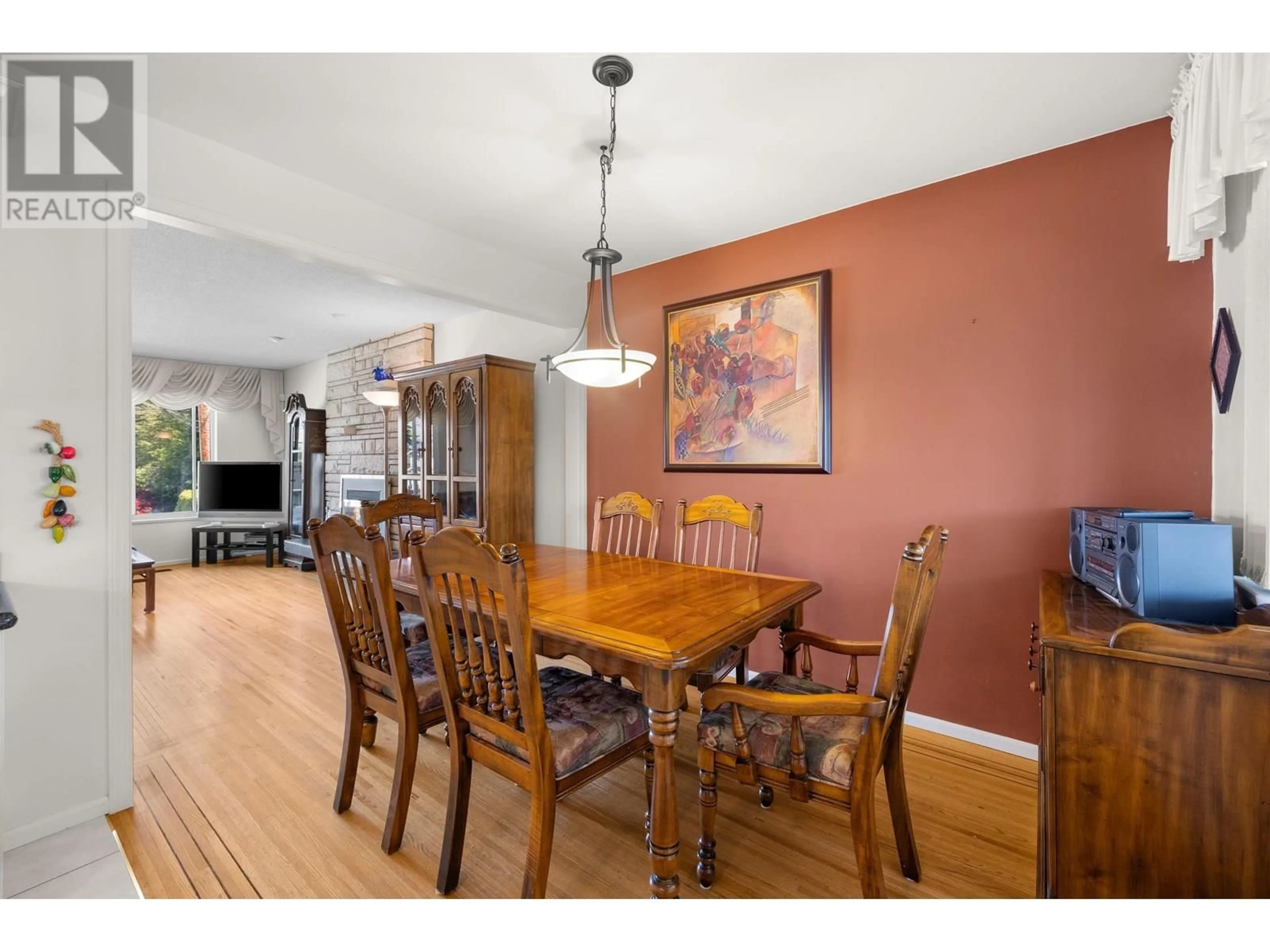 Dining room, wood/laminate floor for 5465 ABBEY AVENUE, Burnaby British Columbia V5H2S9