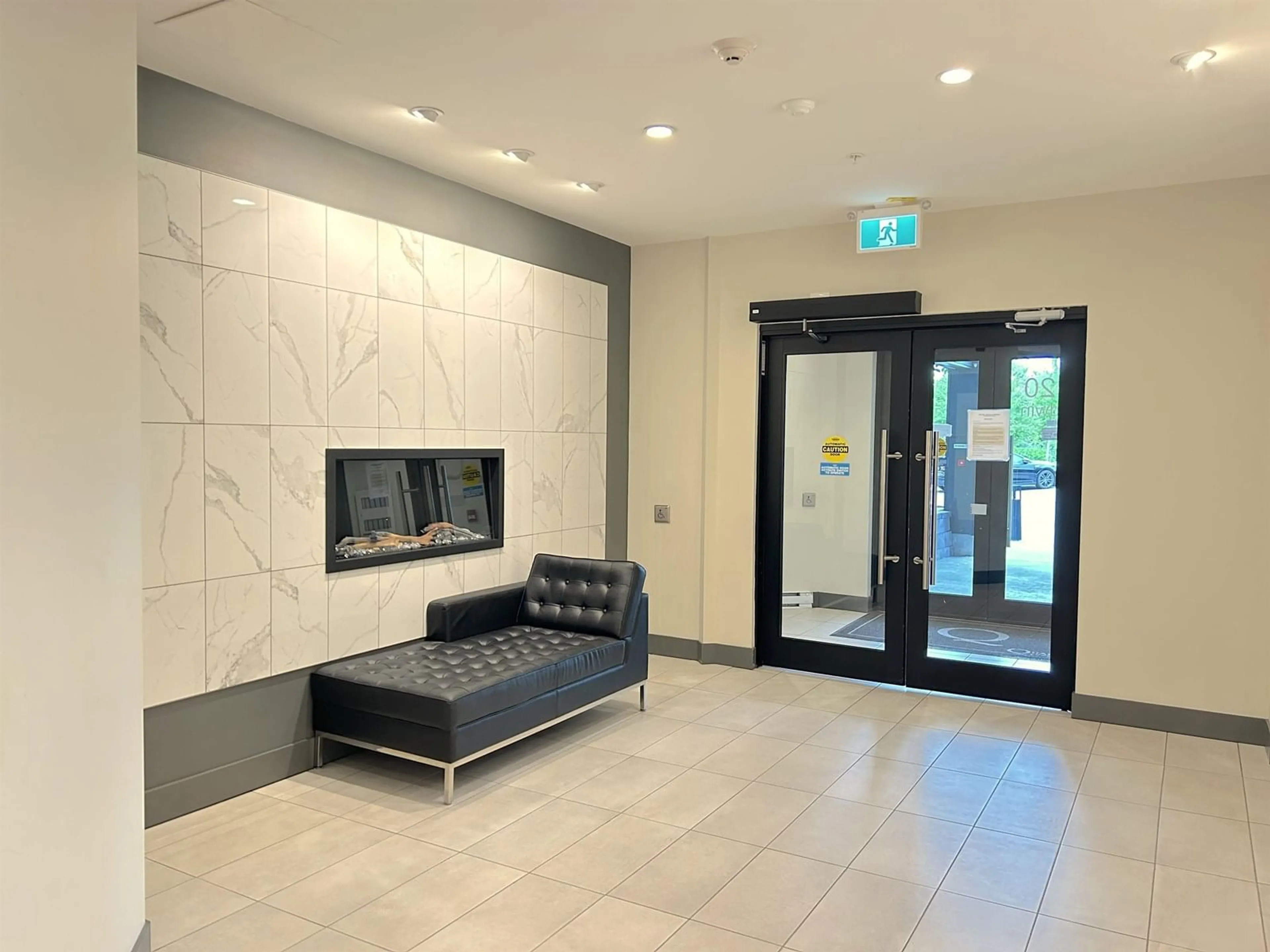 Lobby for 209 - 2120 GLADWIN, Abbotsford British Columbia V2S0L7
