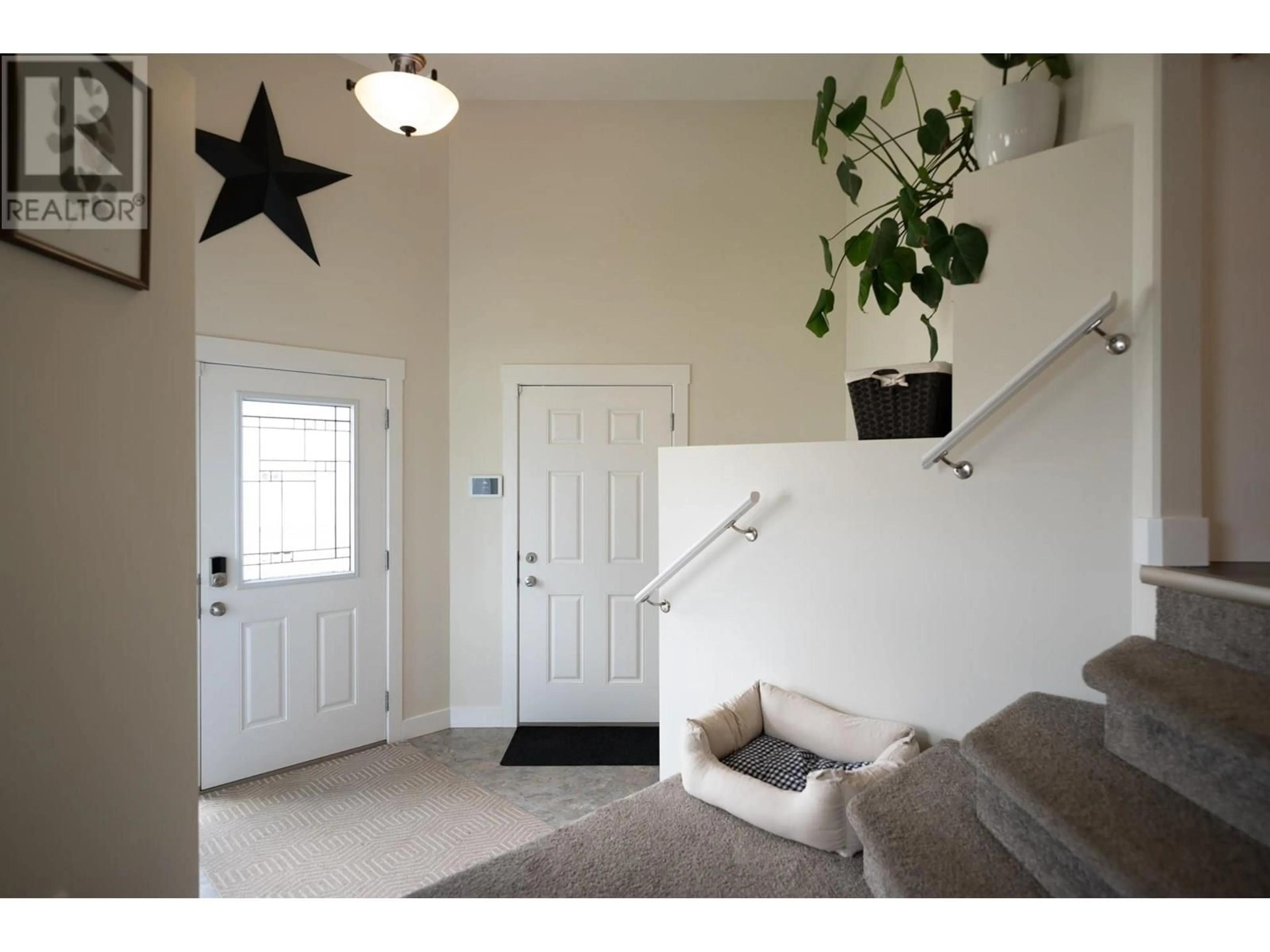 Indoor entryway for 5377 WOODVALLEY DRIVE, Prince George British Columbia V2K5A6
