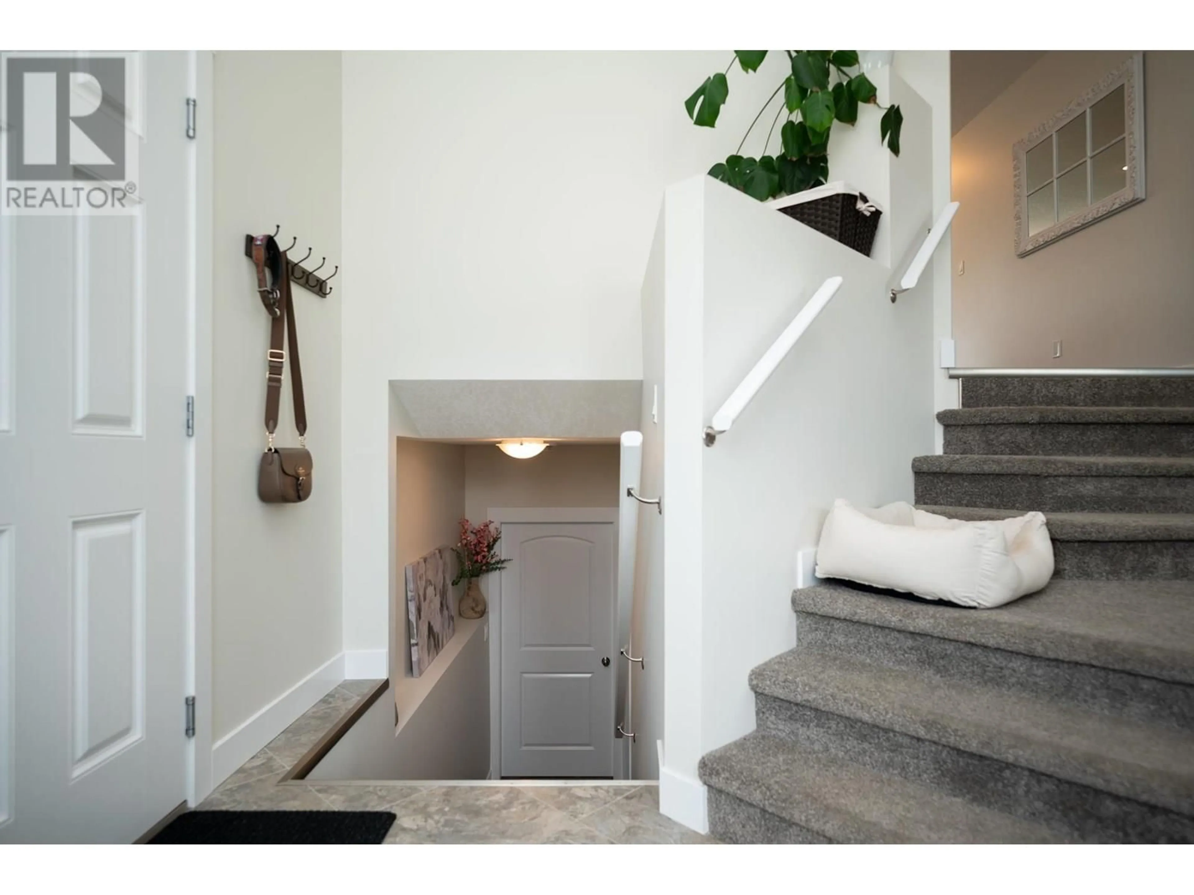Indoor entryway for 5377 WOODVALLEY DRIVE, Prince George British Columbia V2K5A6