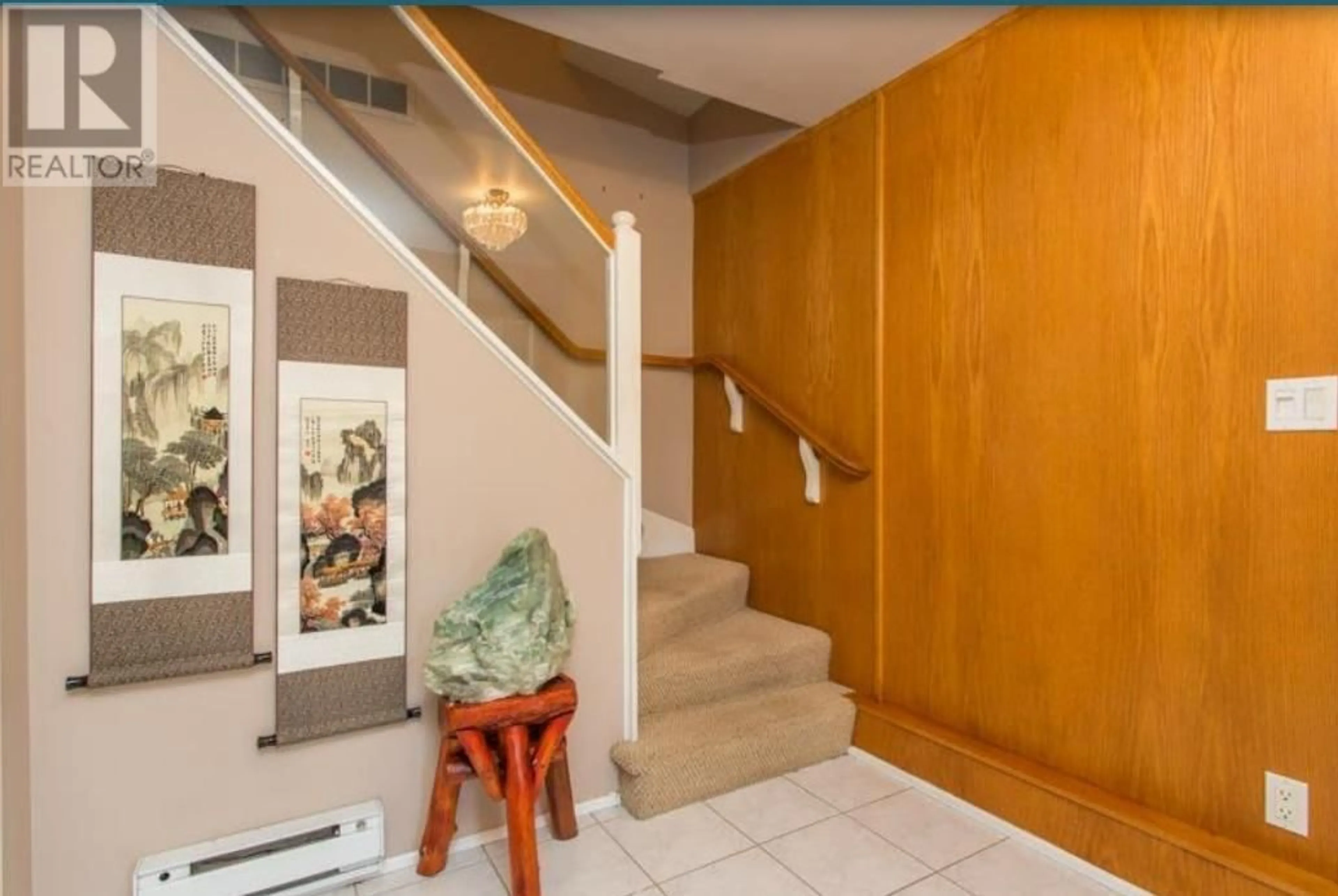 Indoor foyer for 5182 57A STREET, Delta British Columbia V4K3H1