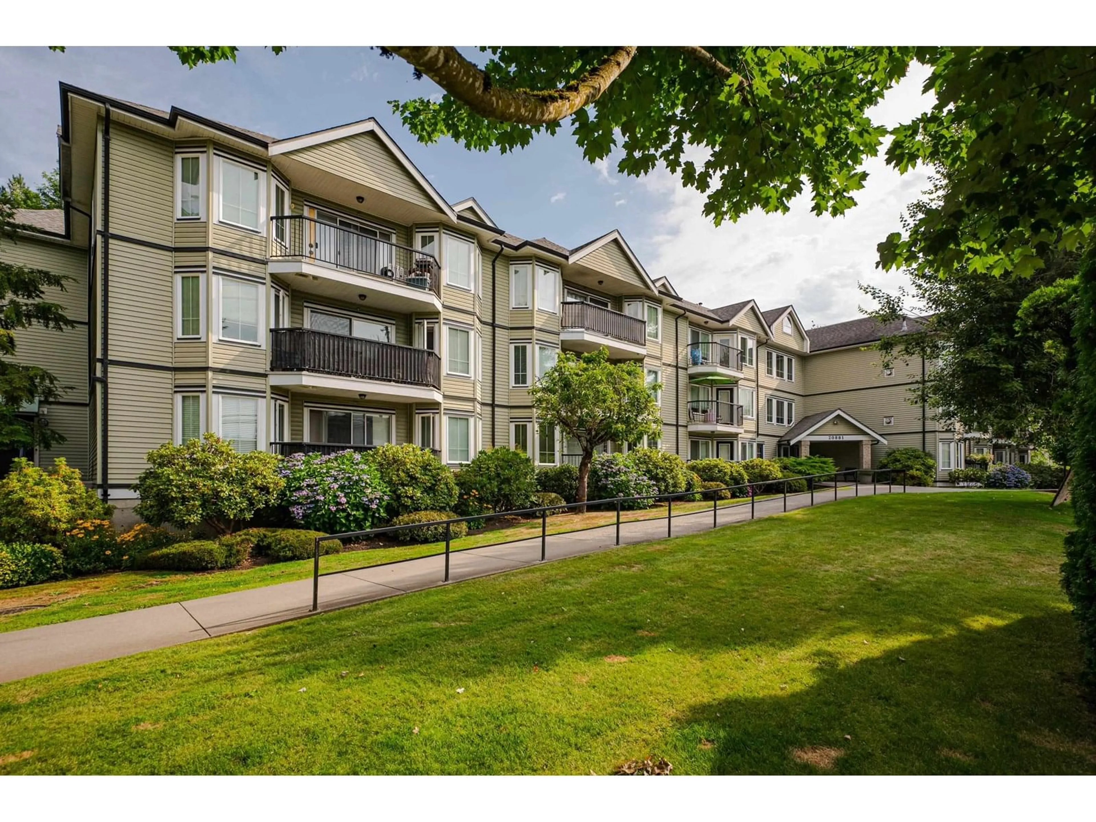 Unknown for 302 - 20881 56, Langley British Columbia V3A3Z3