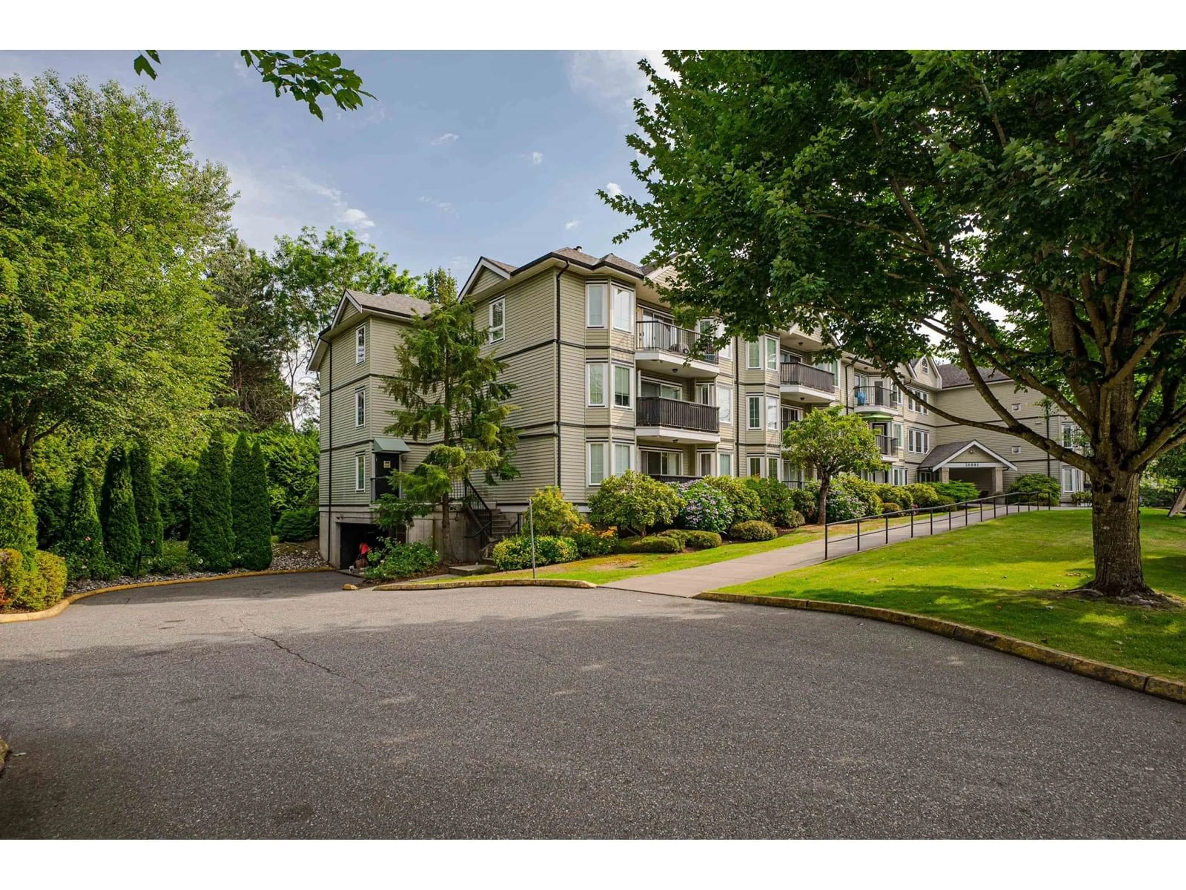 A pic from outside/outdoor area/front of a property/back of a property/a pic from drone, unknown for 302 - 20881 56, Langley British Columbia V3A3Z3